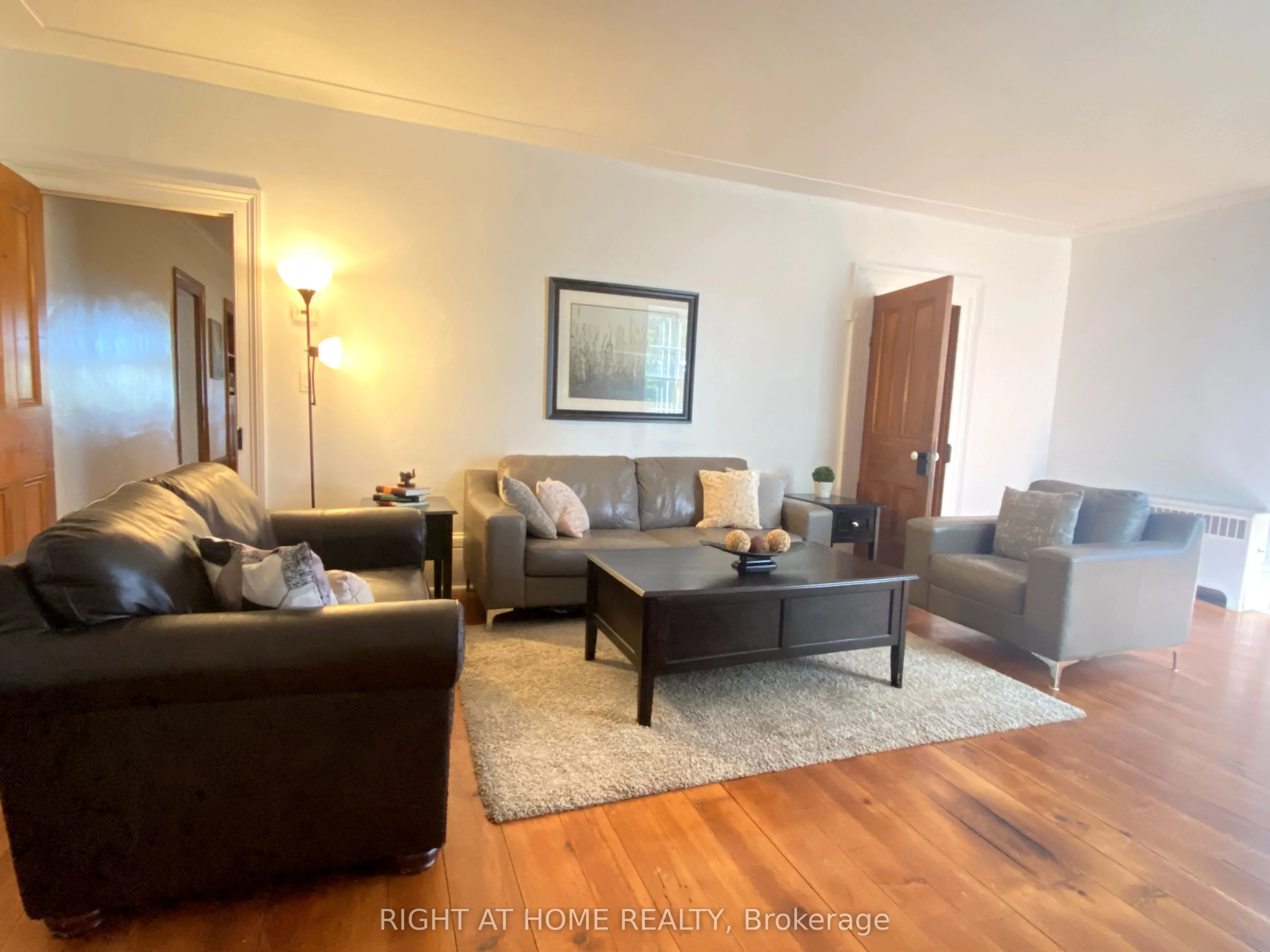 545 Dundas Street E