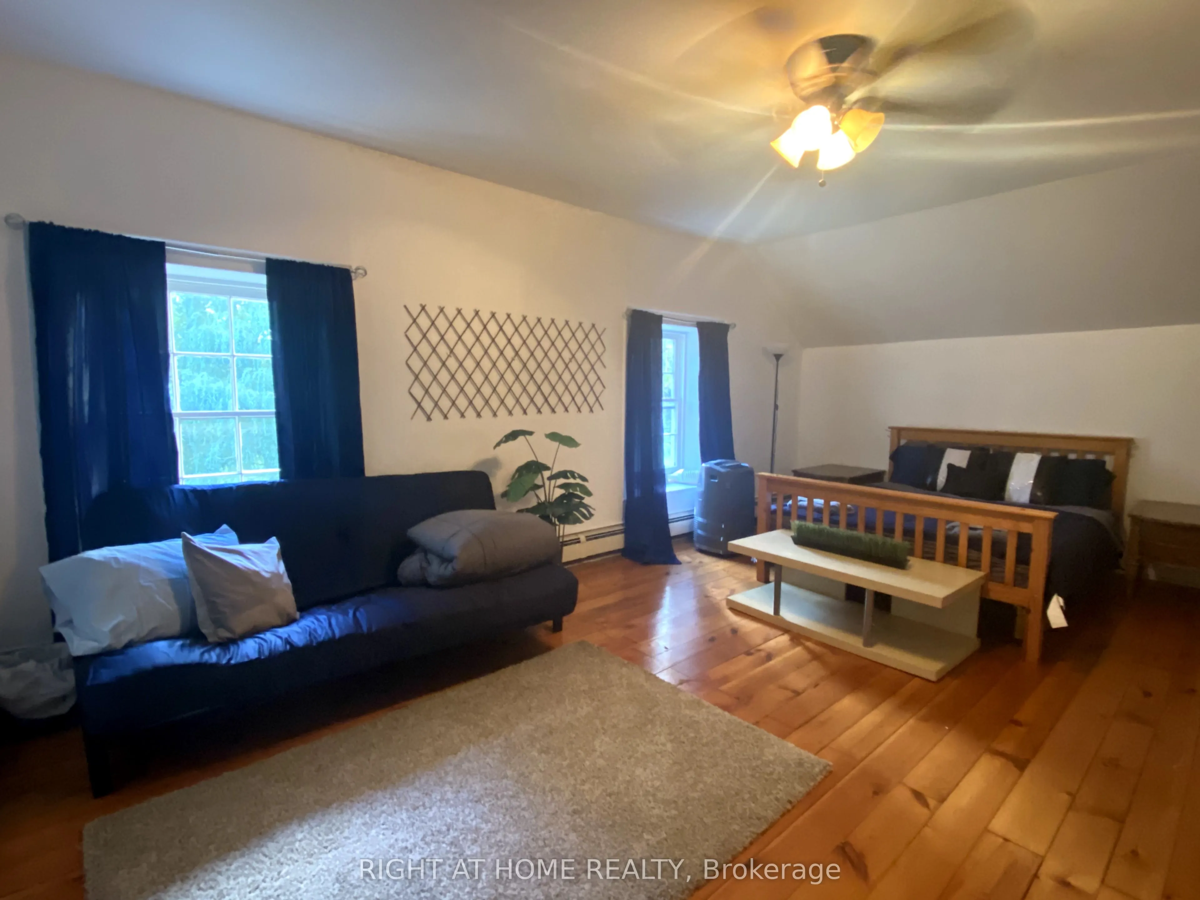 545 Dundas Street E