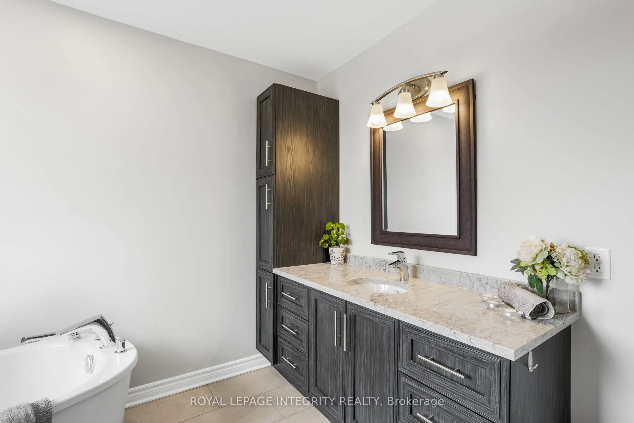 251 Des Violettes Street