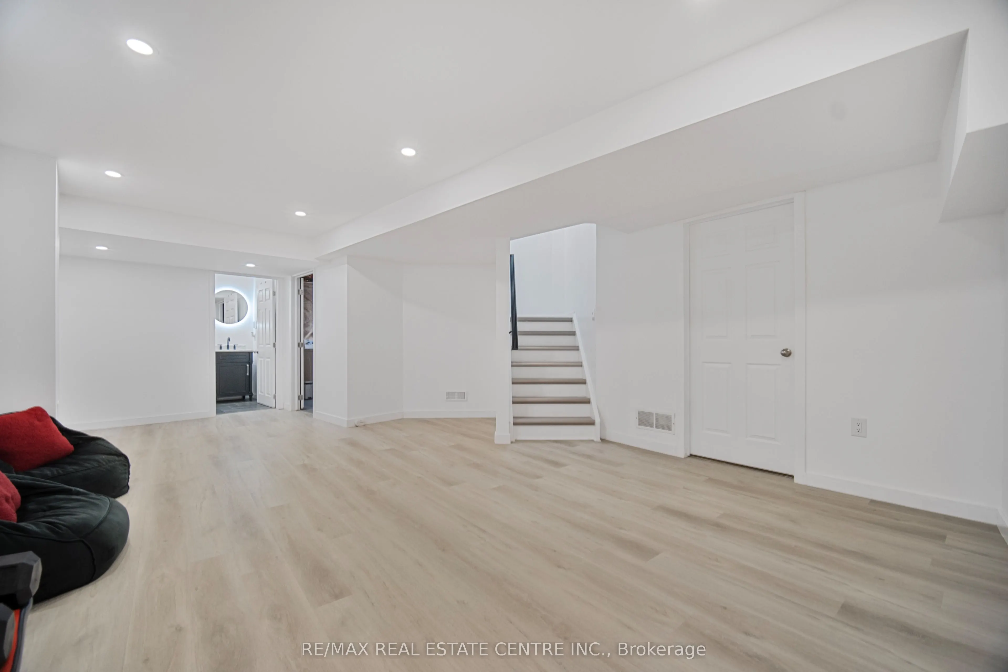 6 Eula White Place