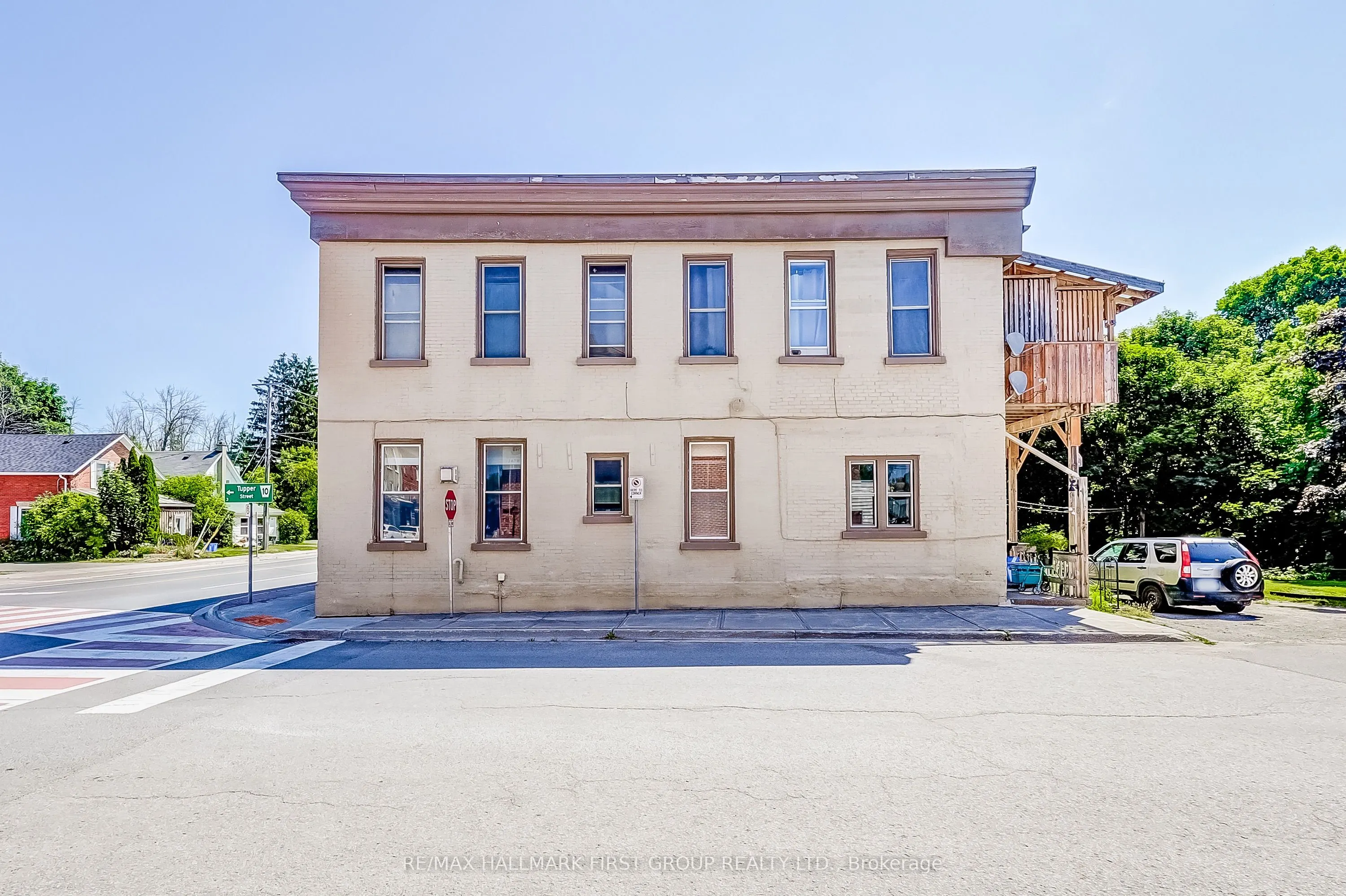 25 King Street E