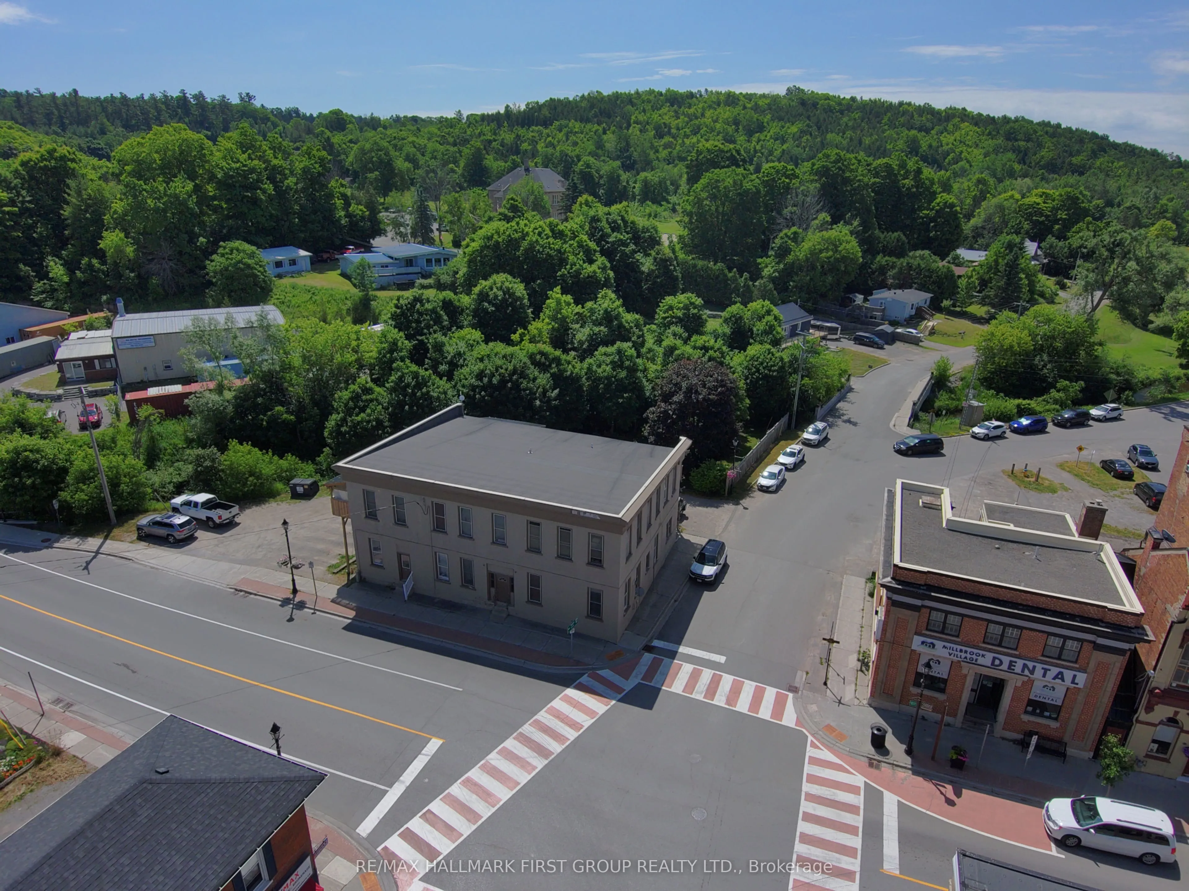 25 King Street E