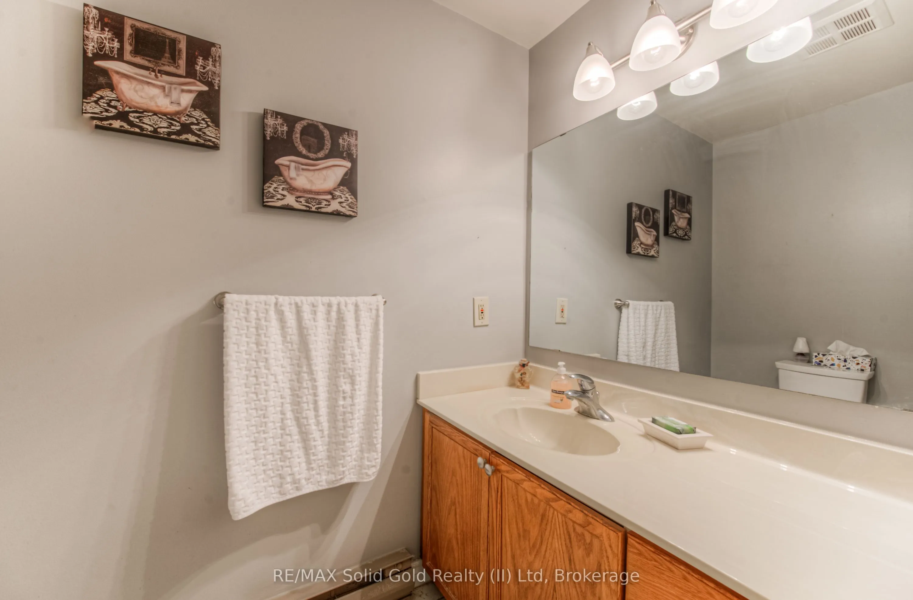 20 Ellen Street E, #611