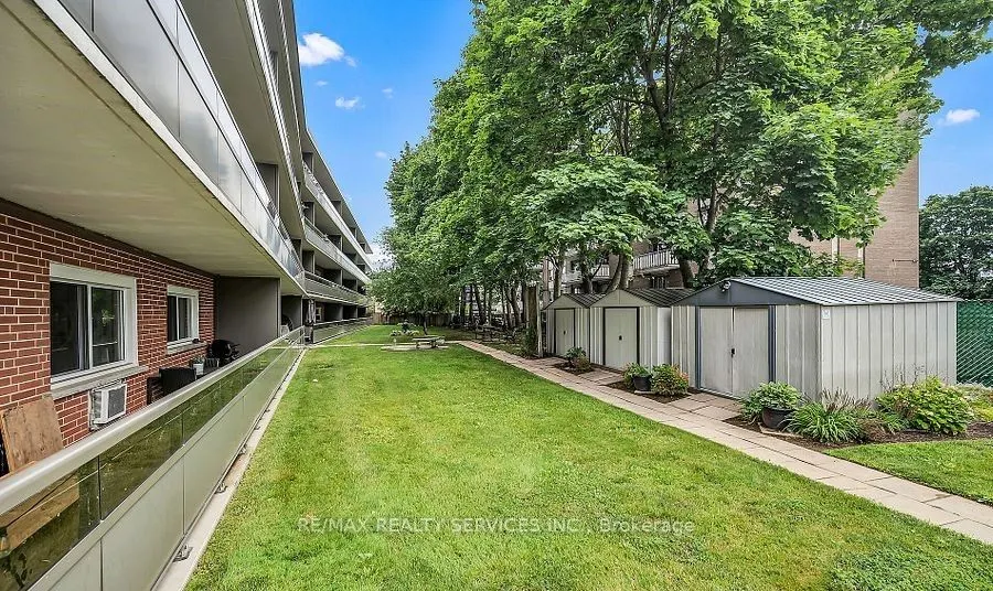 11 Woodman Drive S, #203