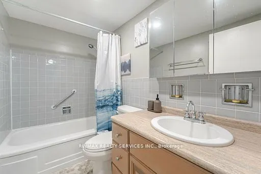 11 Woodman Drive S, #203