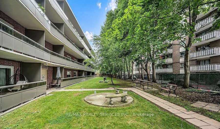 11 Woodman Drive S, #203