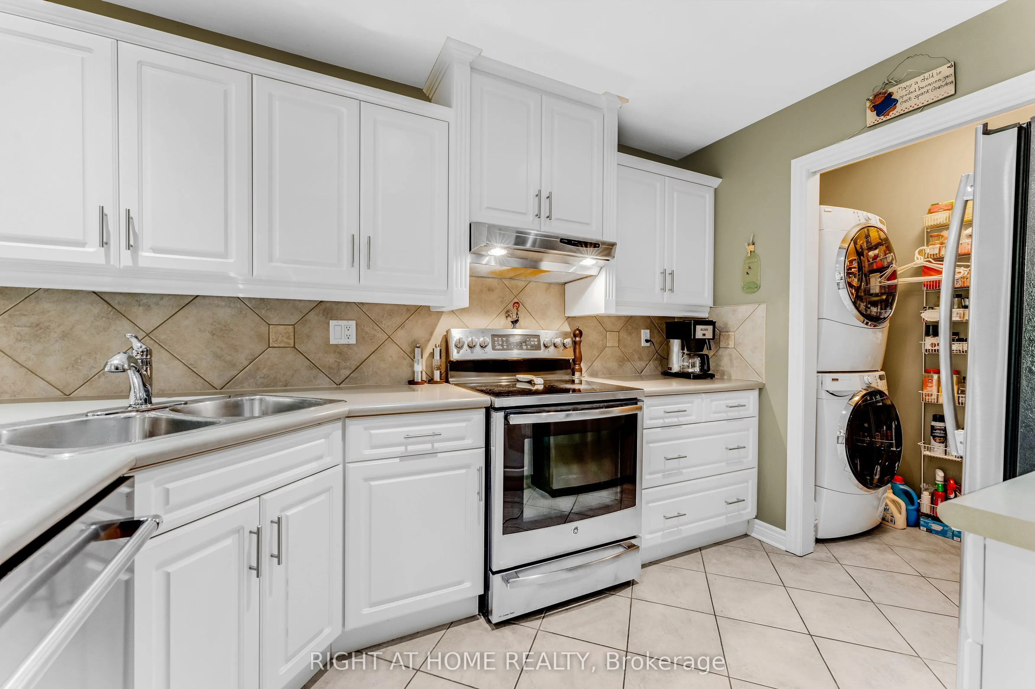 1448 Niagara Stone Road, #3