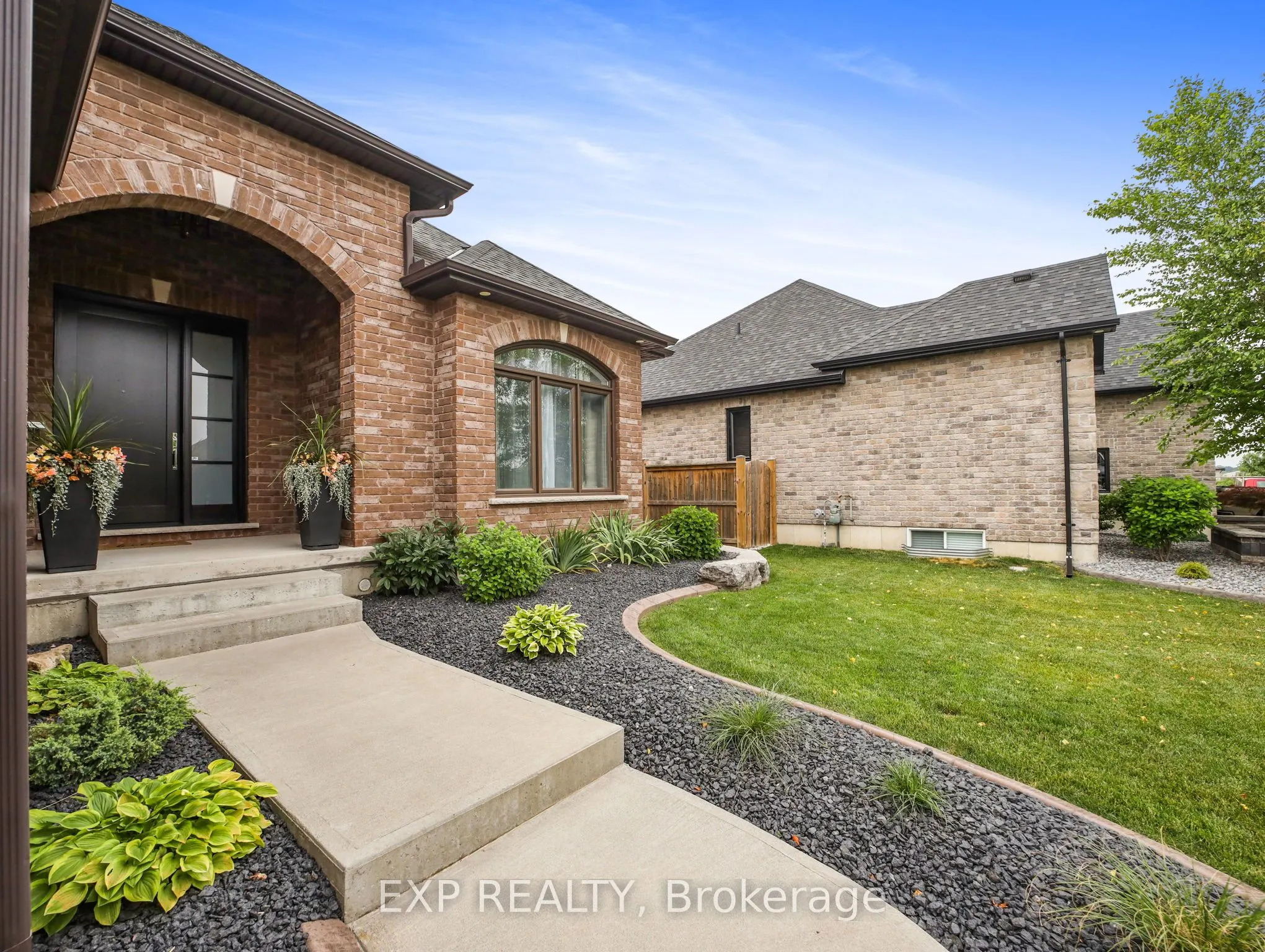 14 Ross Avenue N