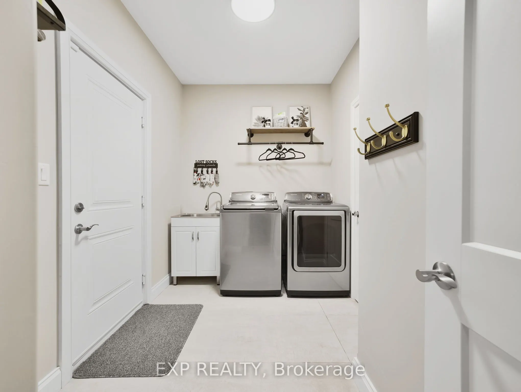 14 Ross Avenue N