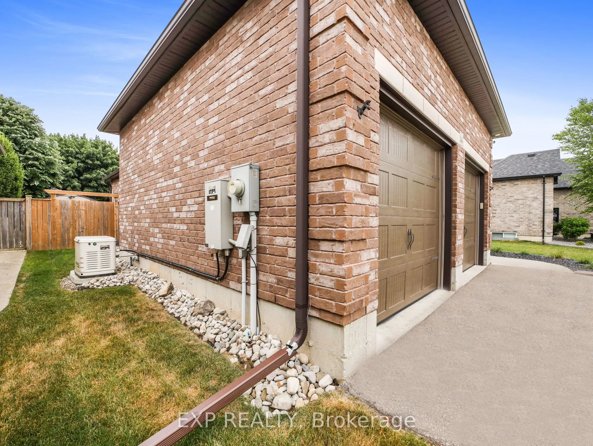 14 Ross Avenue N