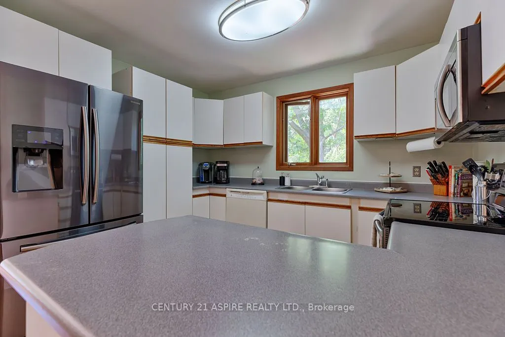 551 Whispering Pines Crescent