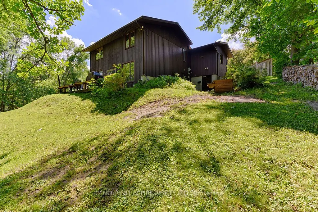 551 Whispering Pines Crescent