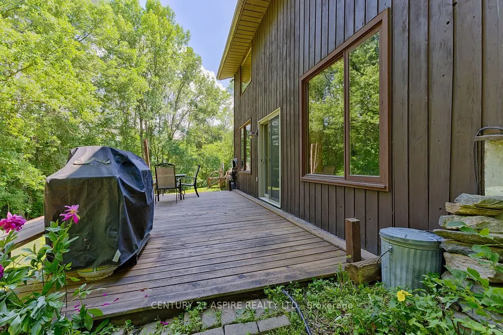 551 Whispering Pines Crescent