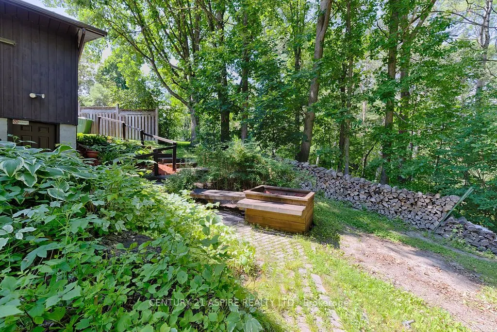 551 Whispering Pines Crescent