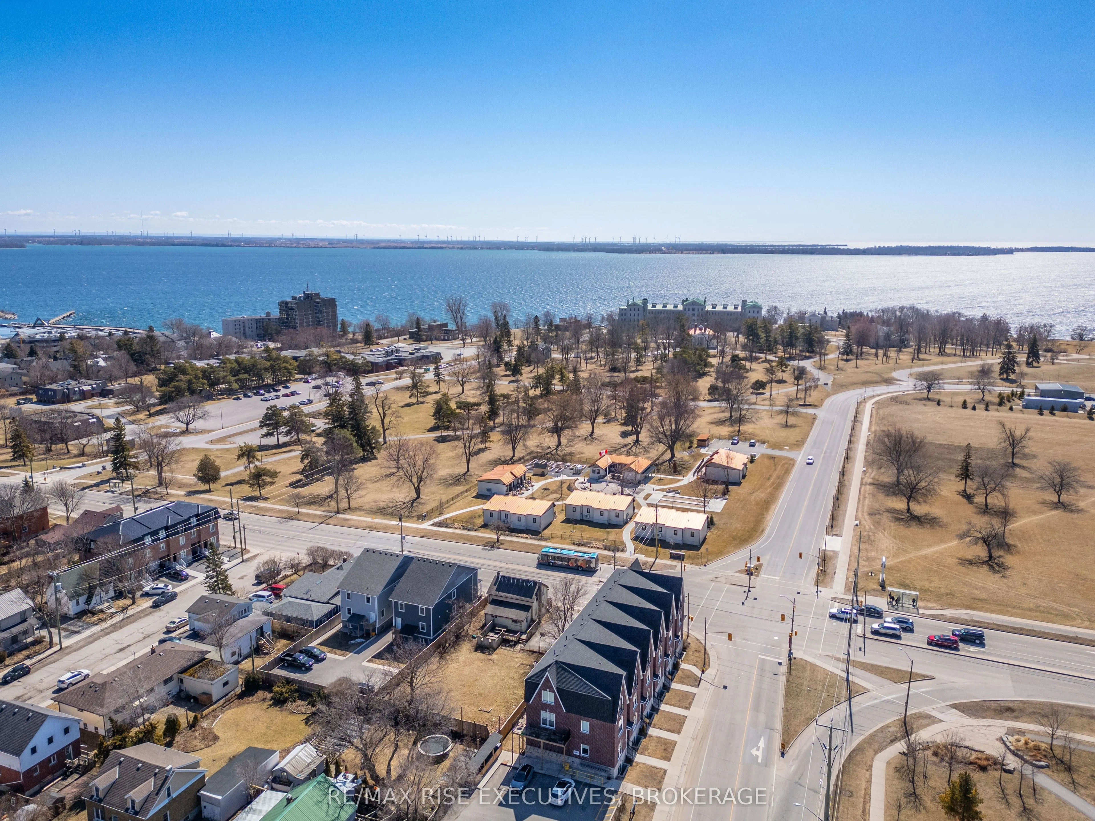 789 King Street W
