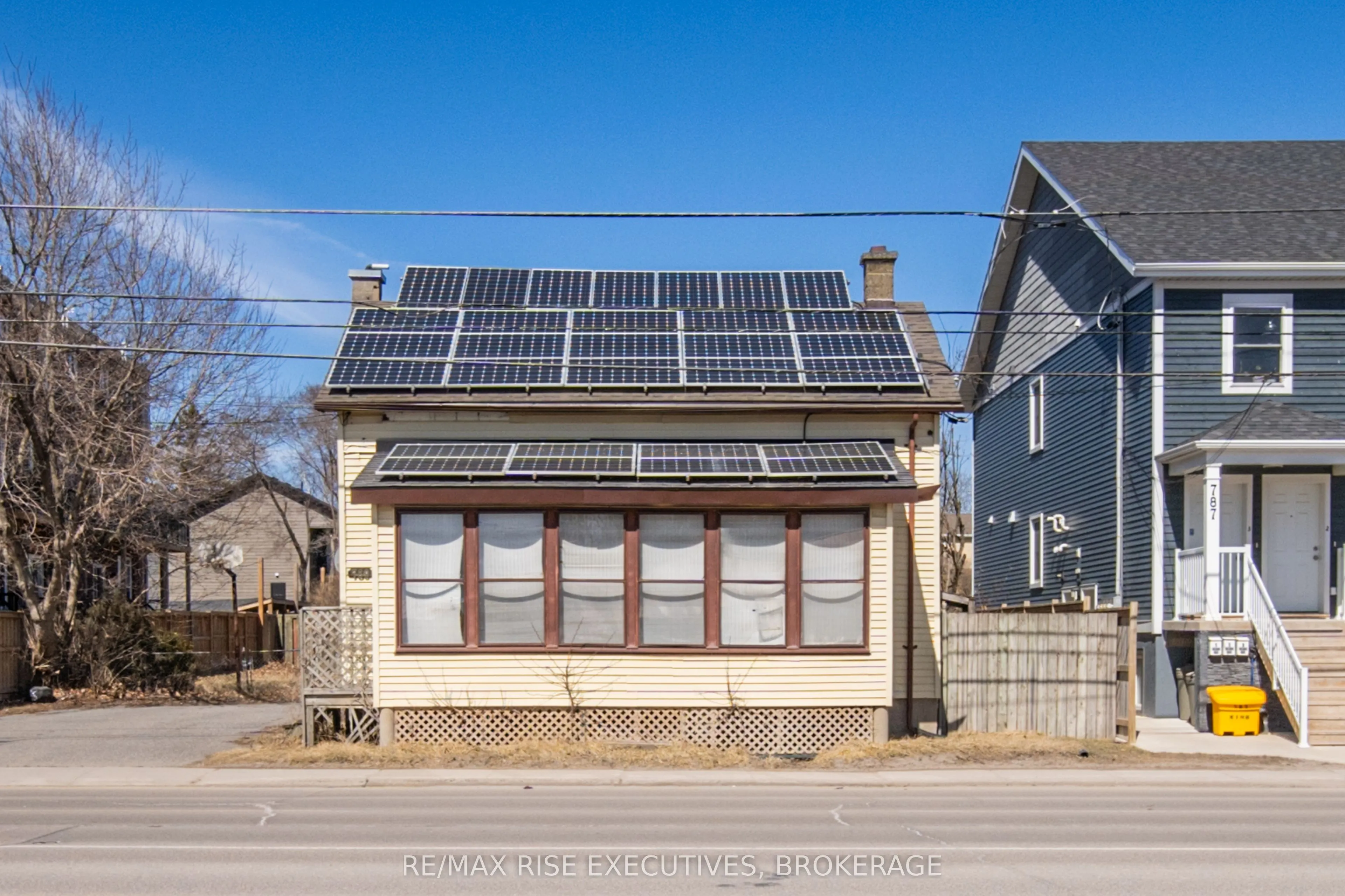 789 King Street W
