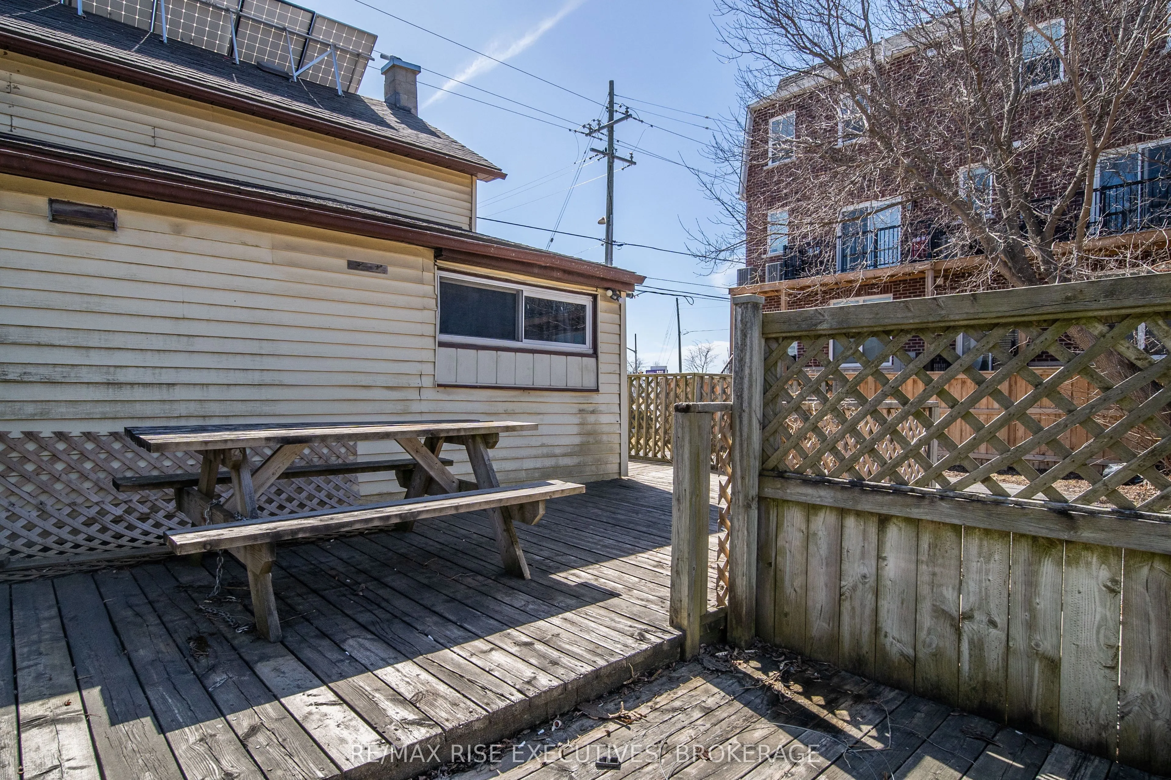 789 King Street W