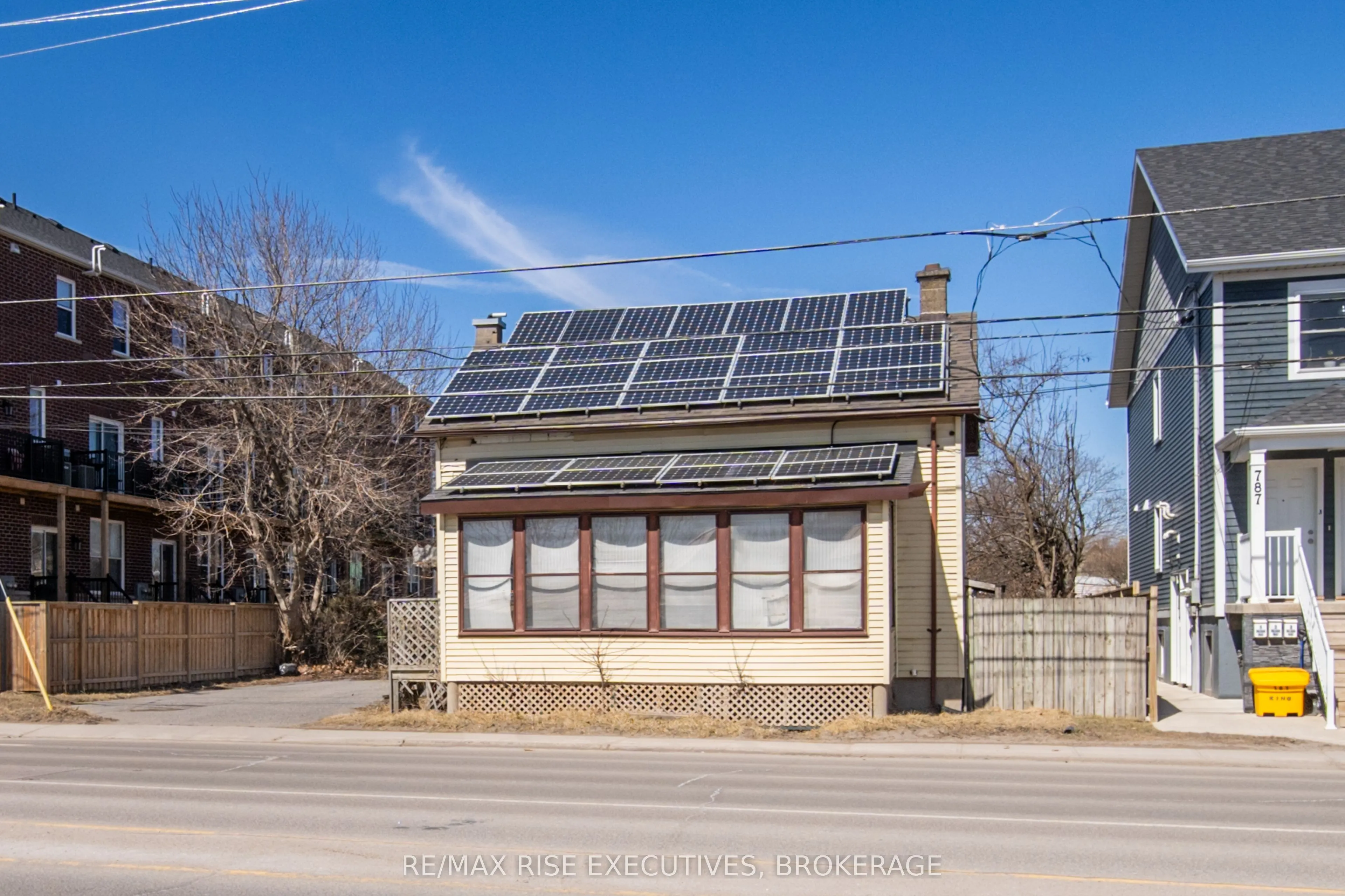 789 King Street W