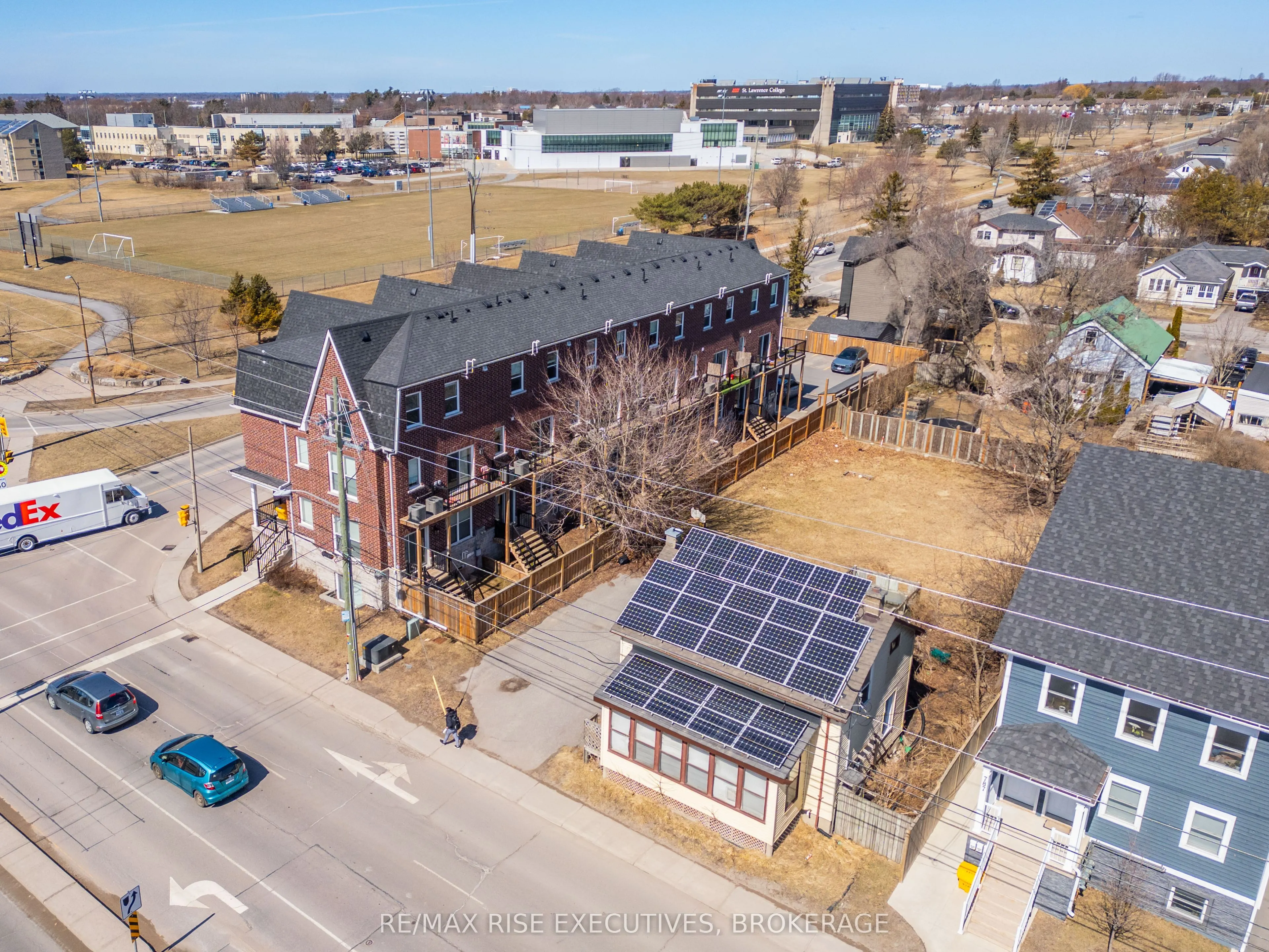789 King Street W