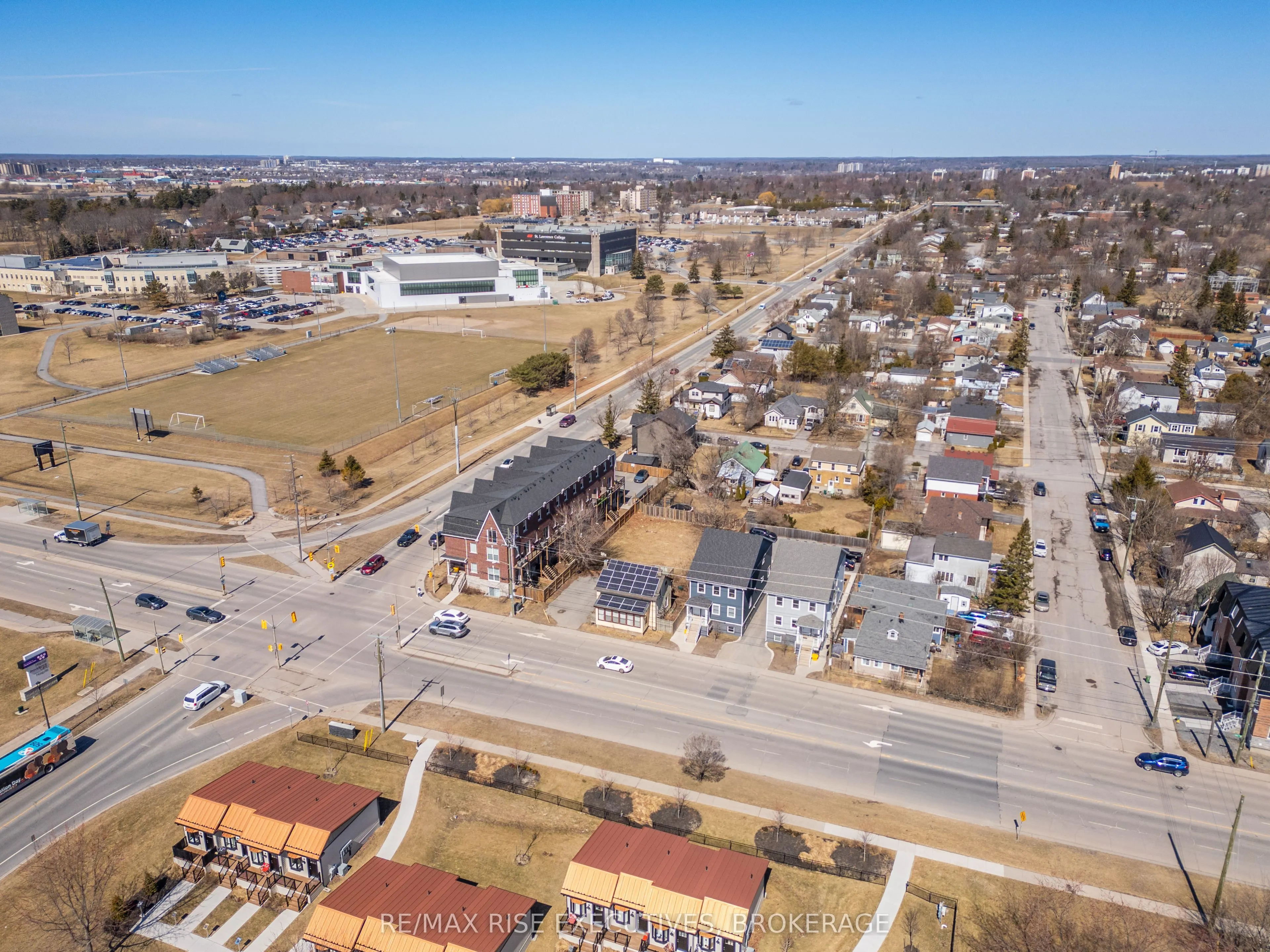 789 King Street W
