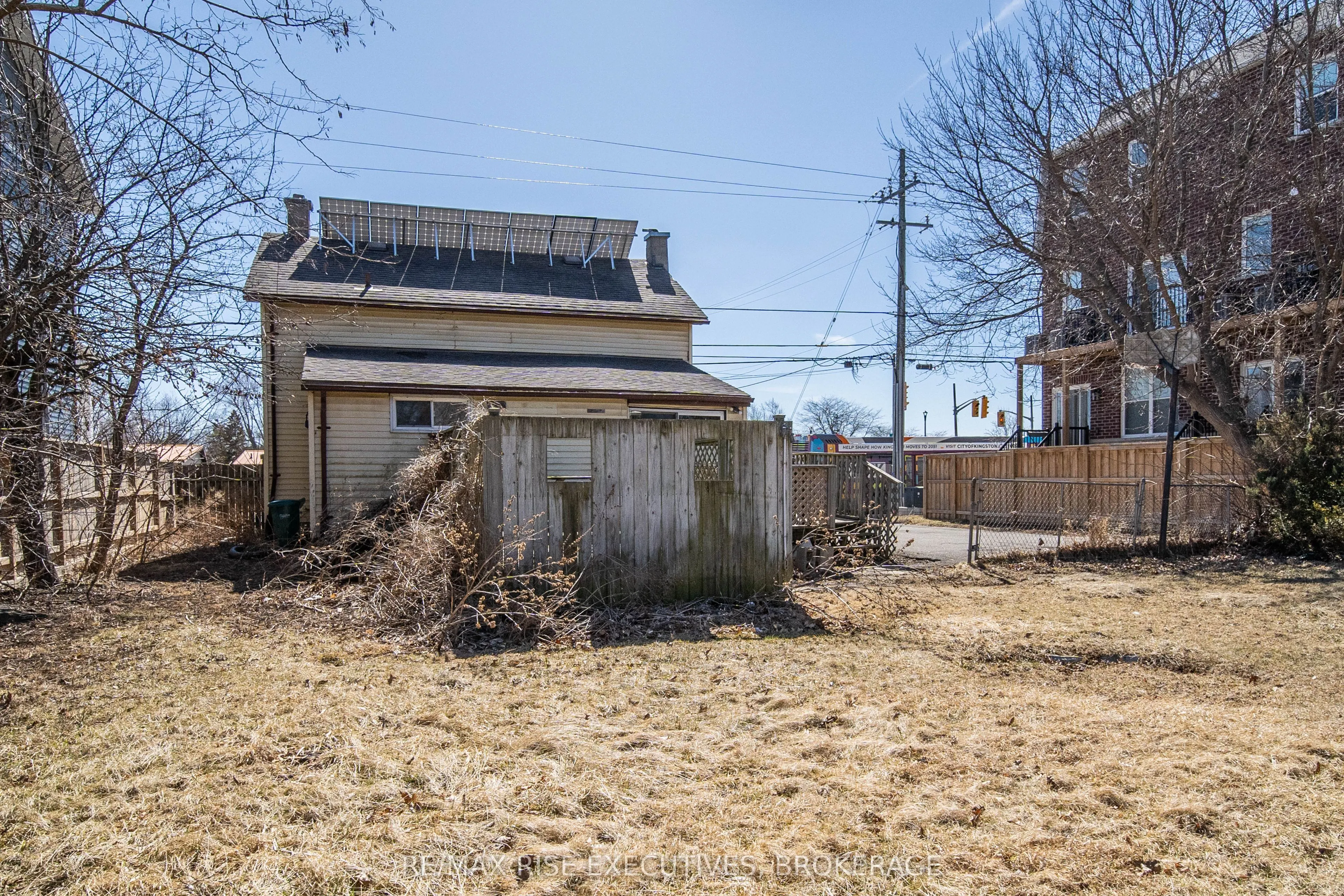 789 King Street W