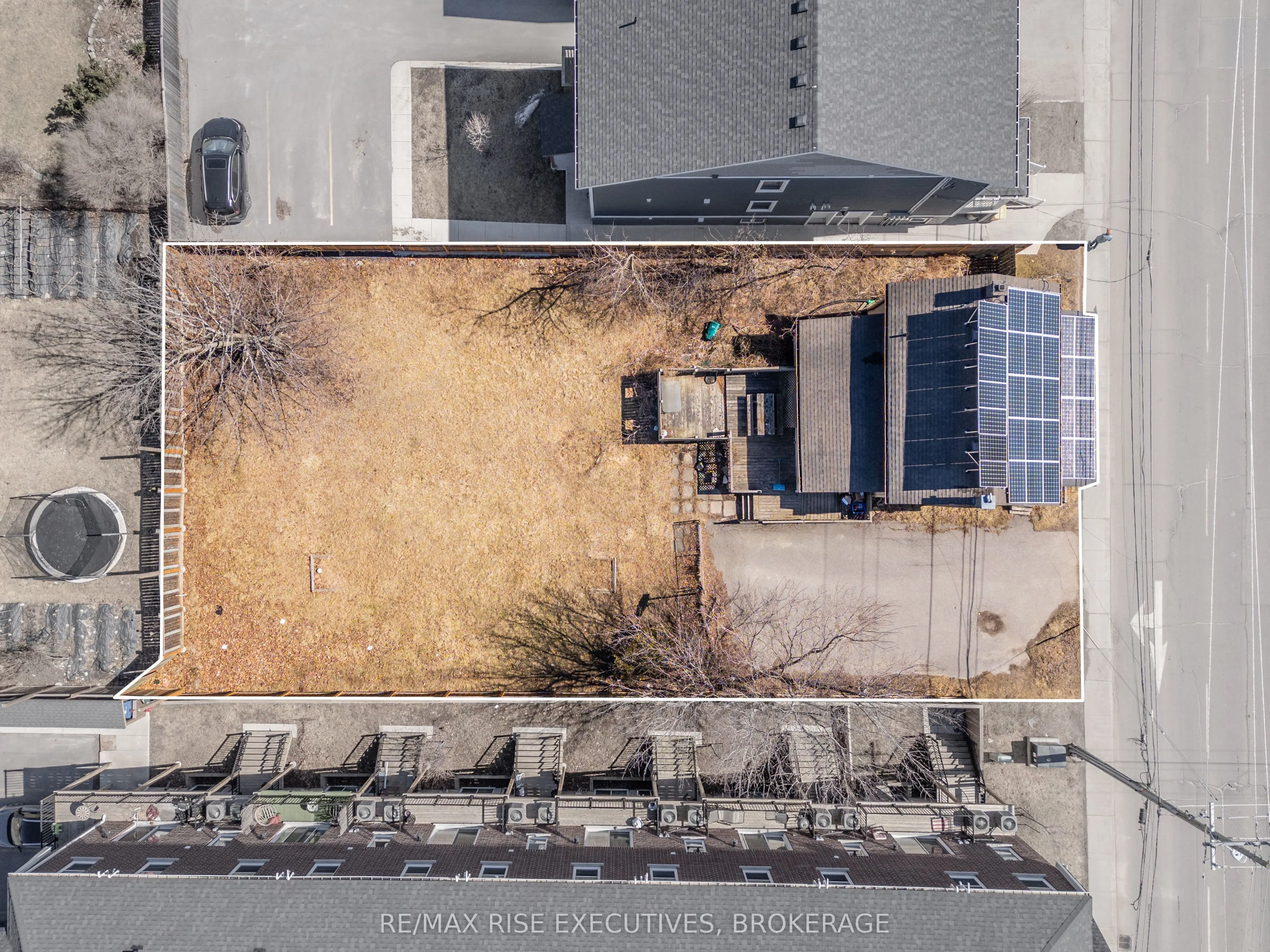 789 King Street W
