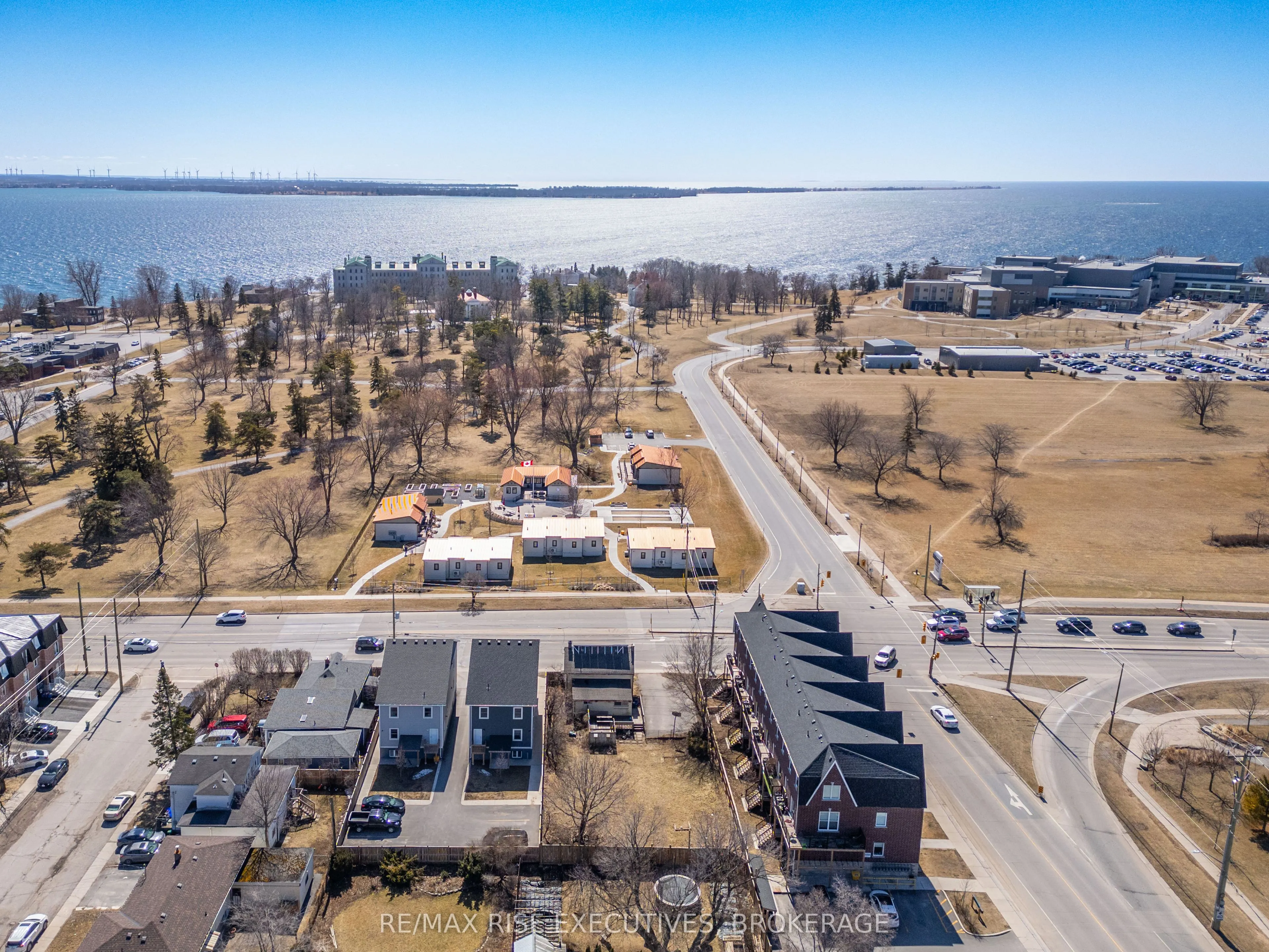 789 King Street W