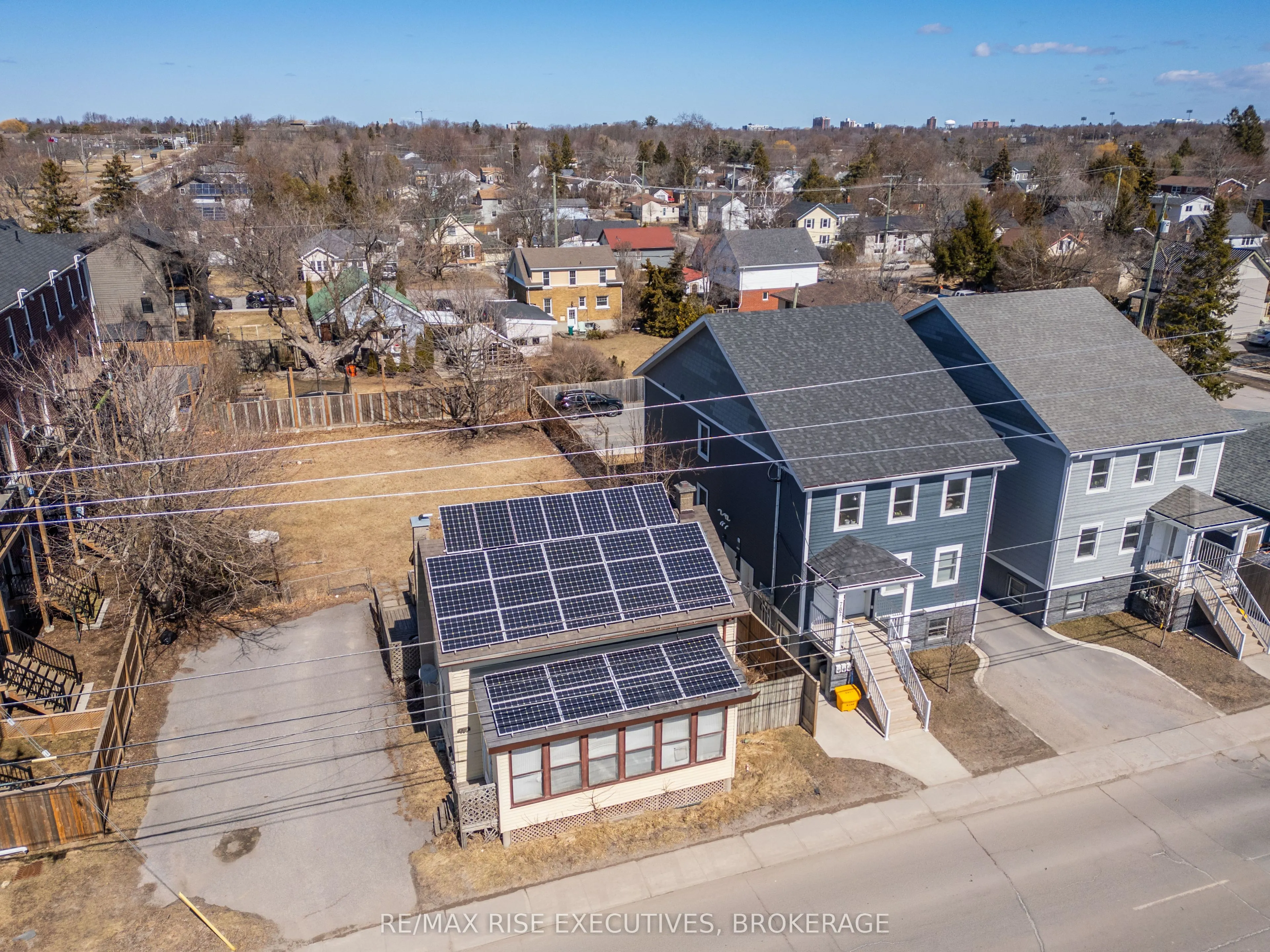 789 King Street W