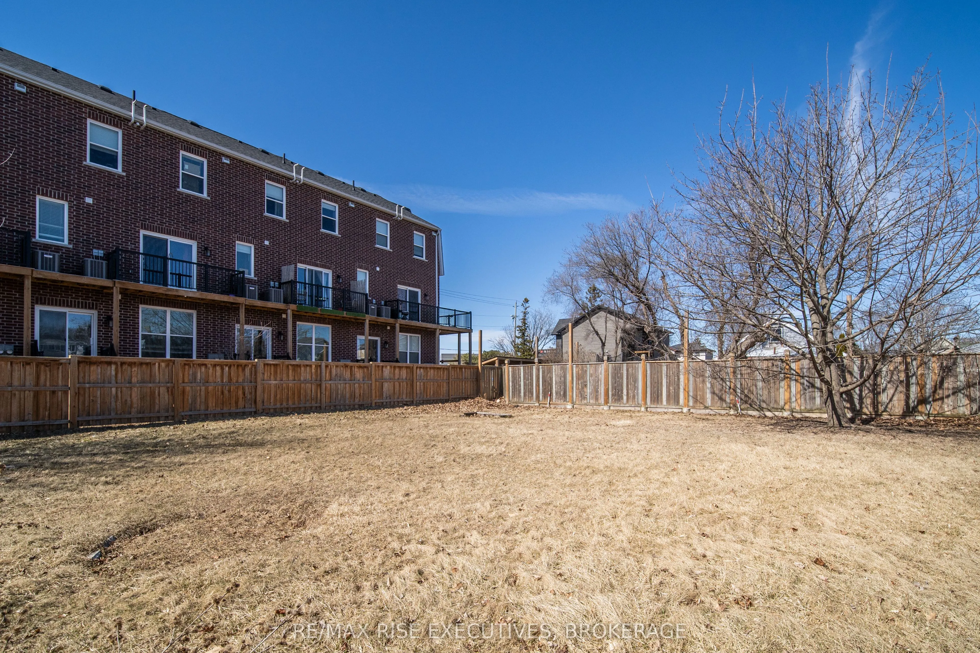 789 King Street W
