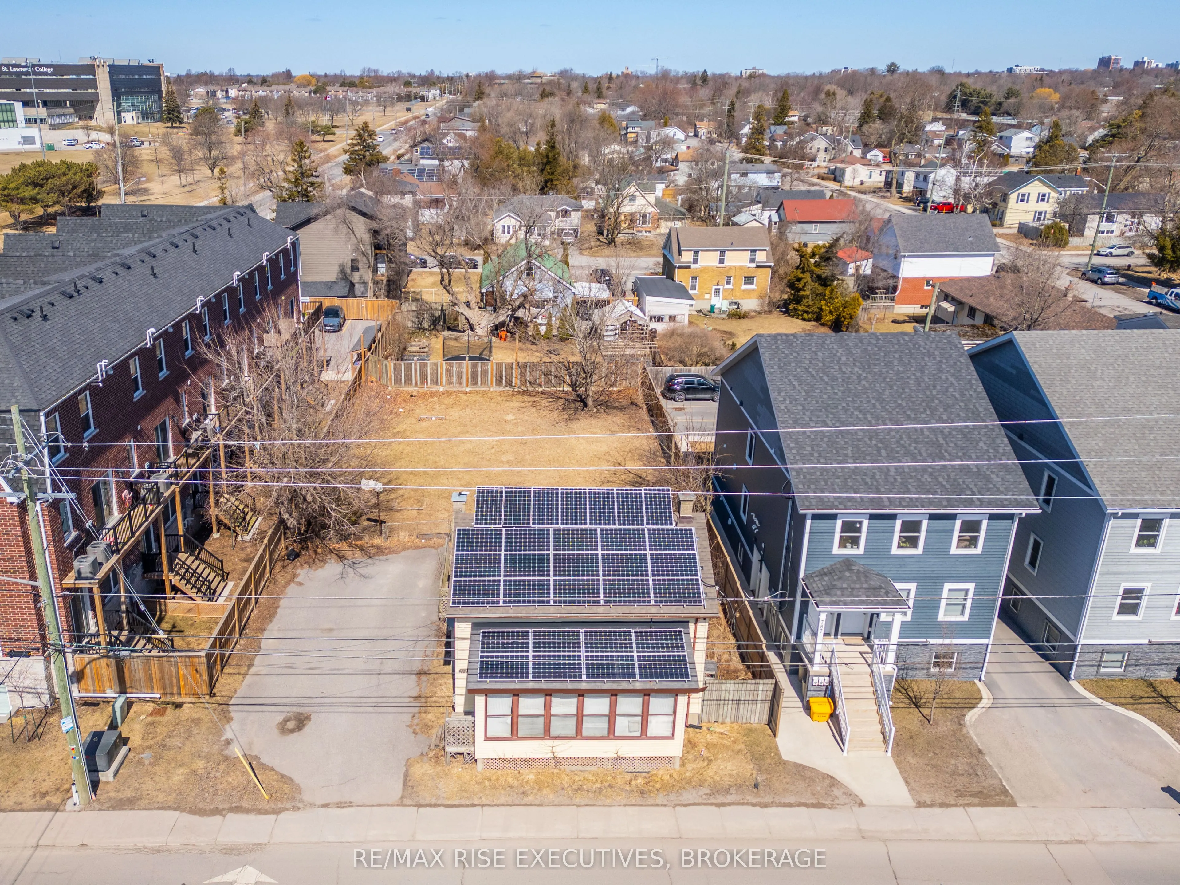 789 King Street W