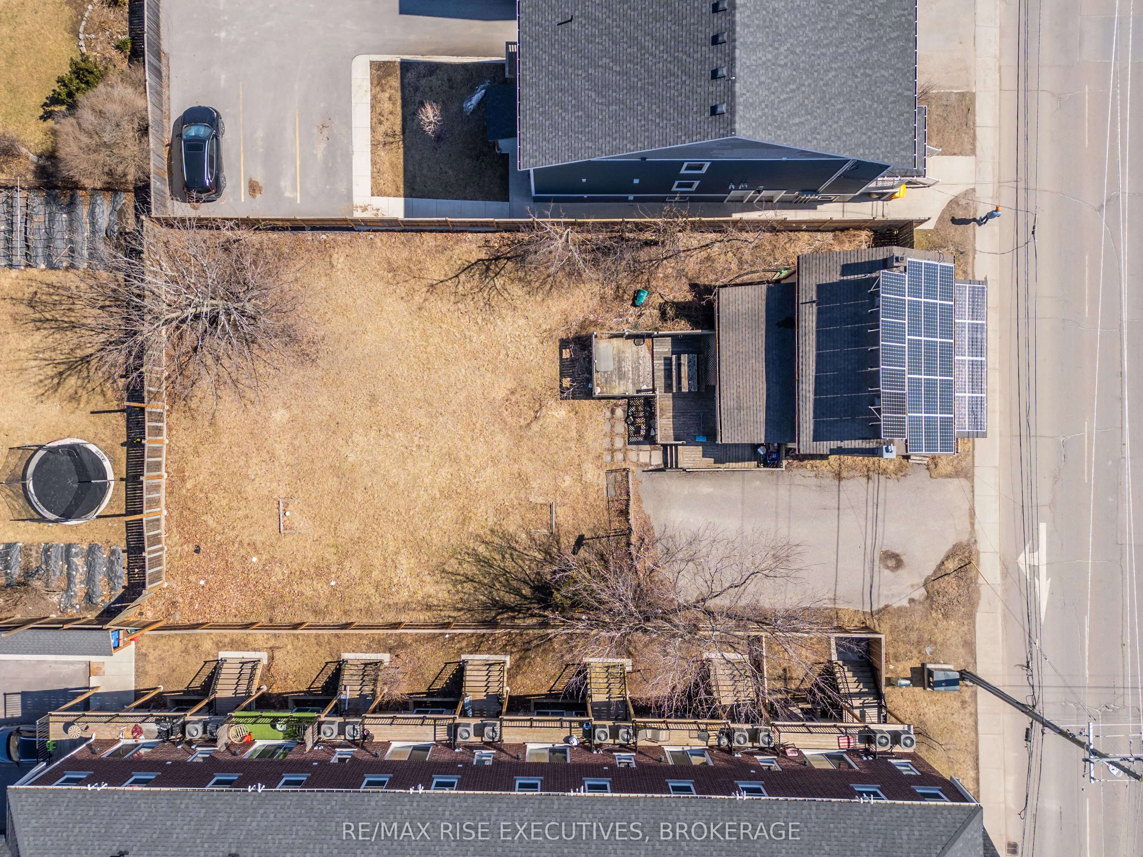 789 King Street W