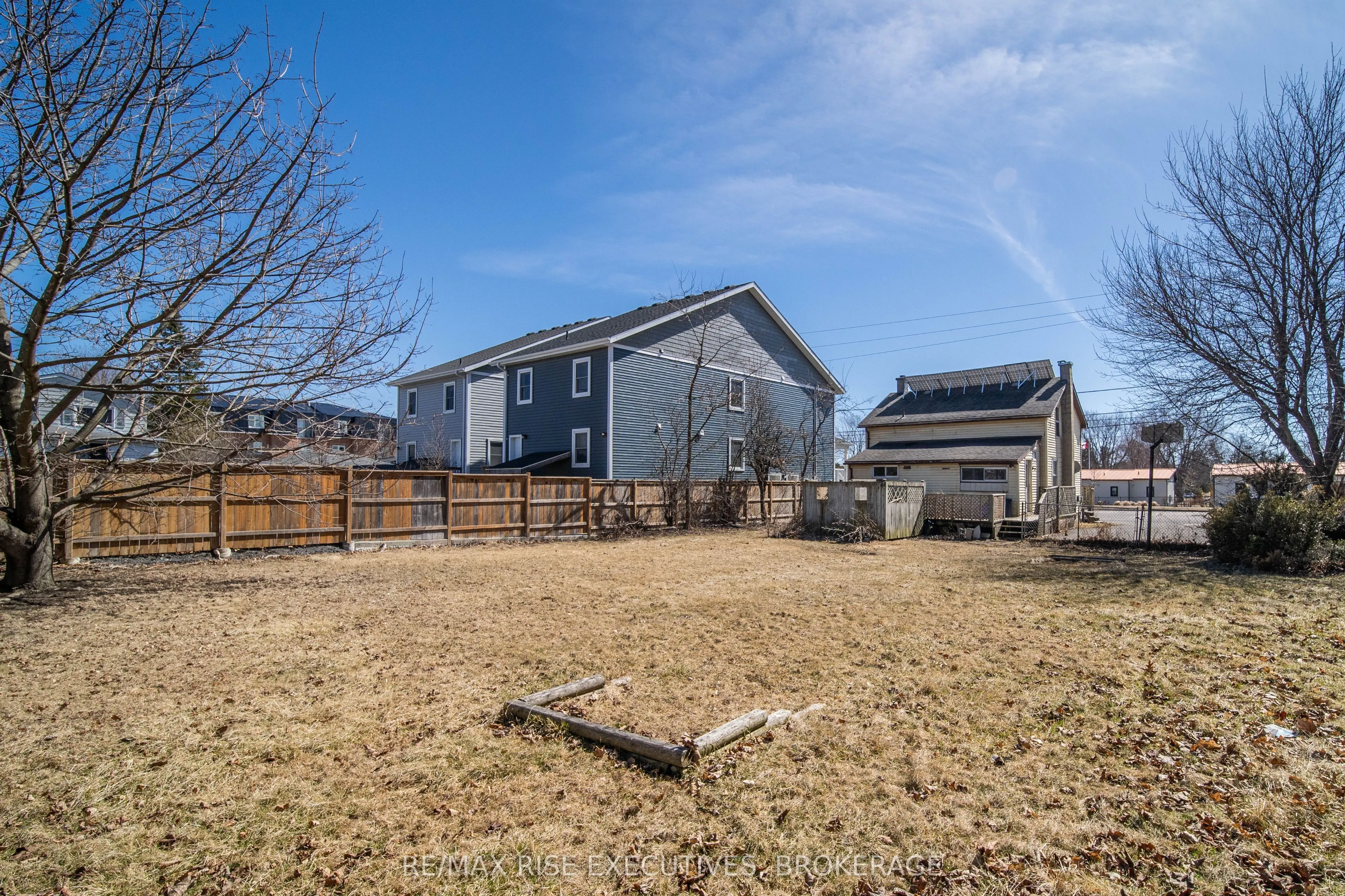 789 King Street W