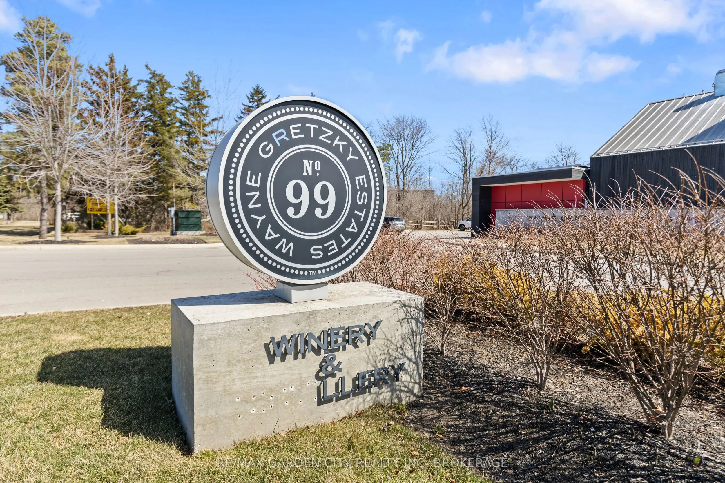 997 Niagara Stone Road
