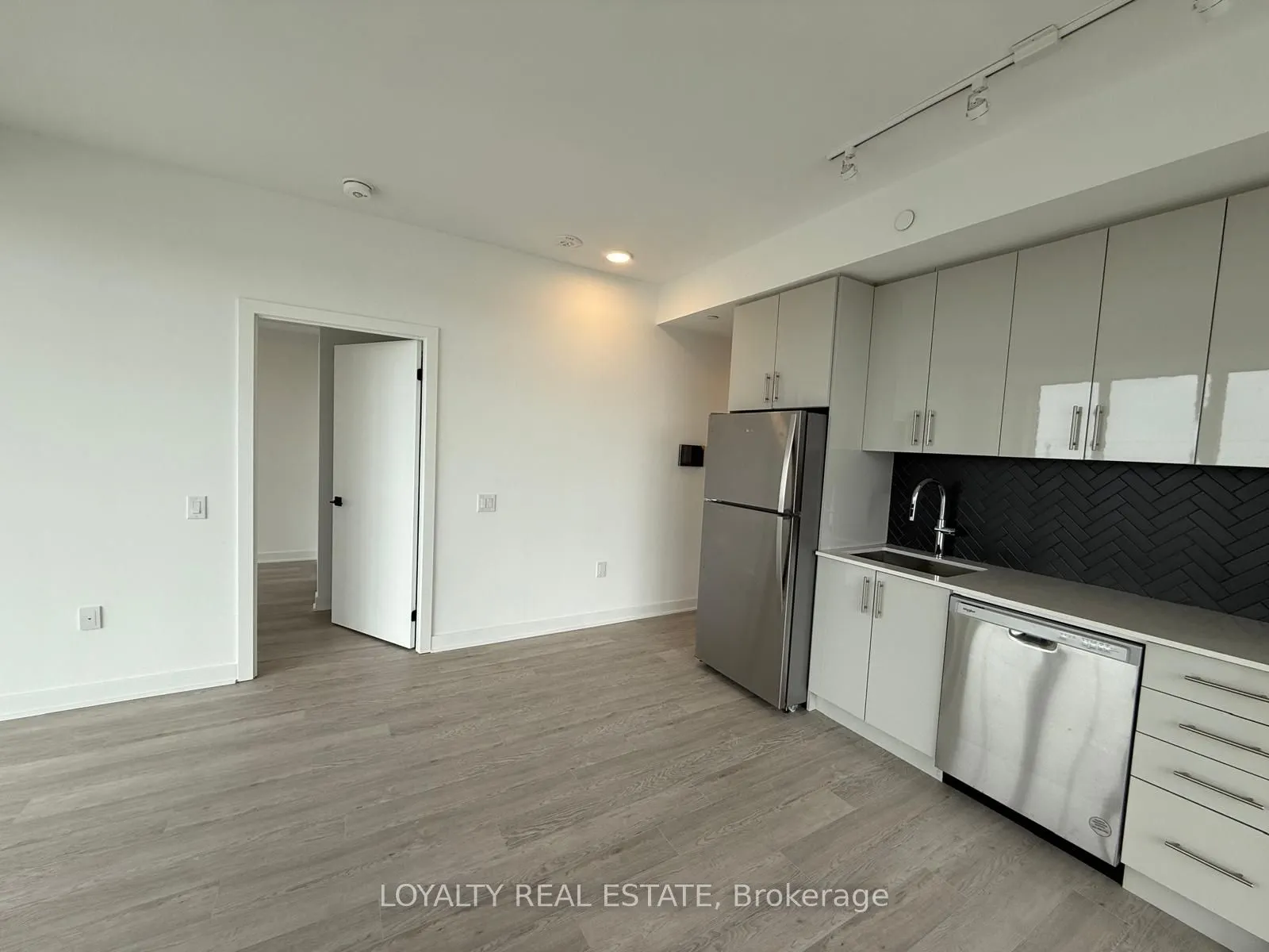 2782 Barton Street E, #307