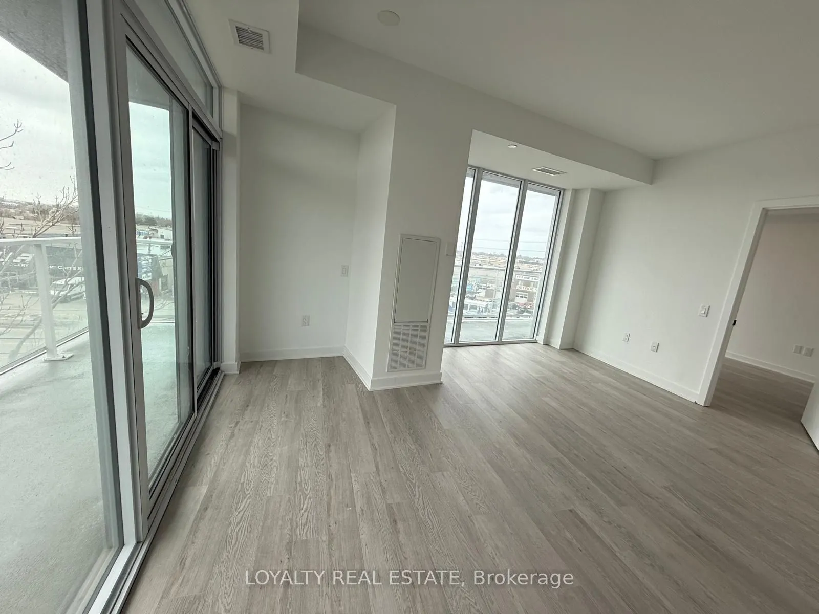 2782 Barton Street E, #307