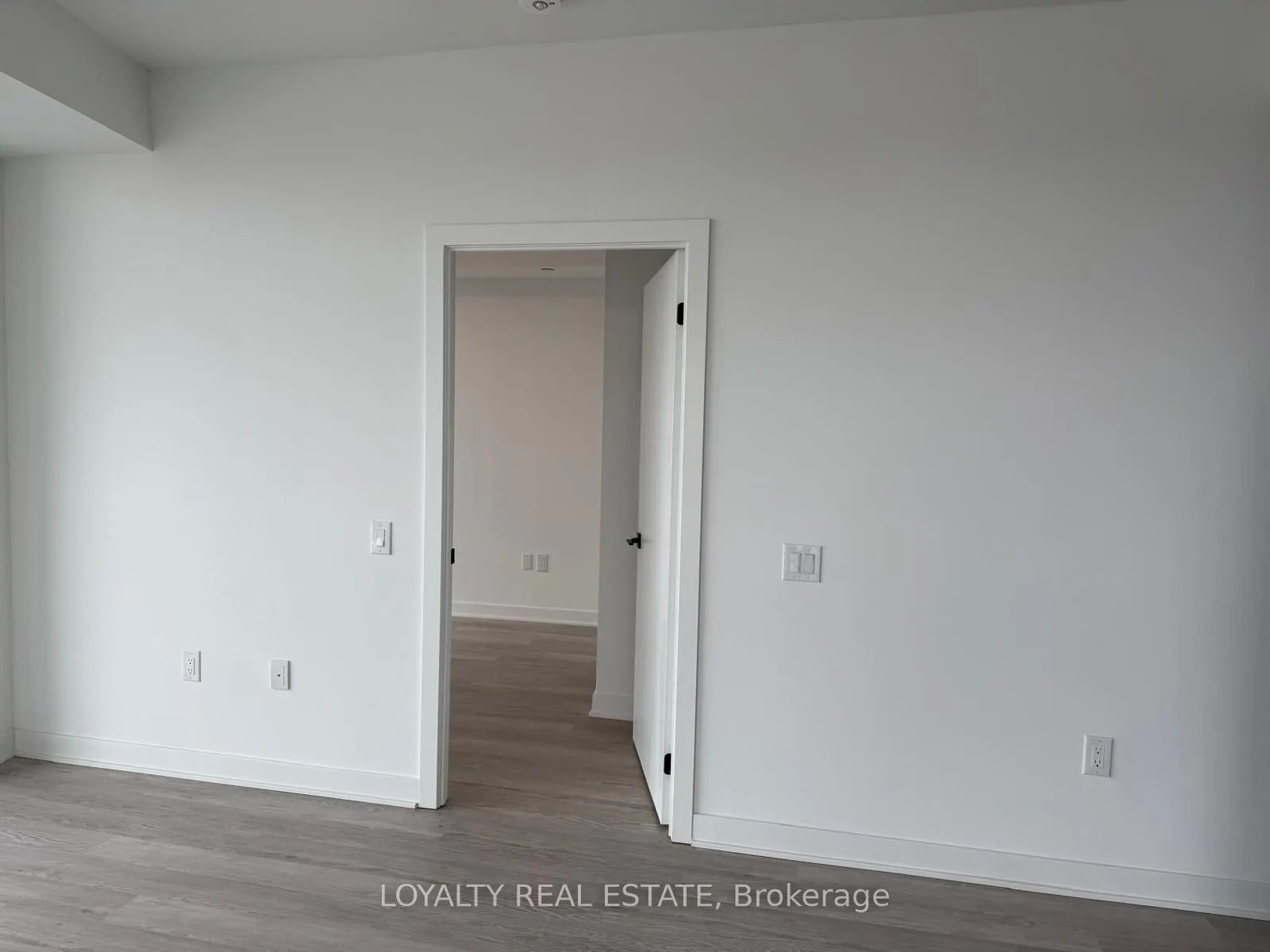 2782 Barton Street E, #307
