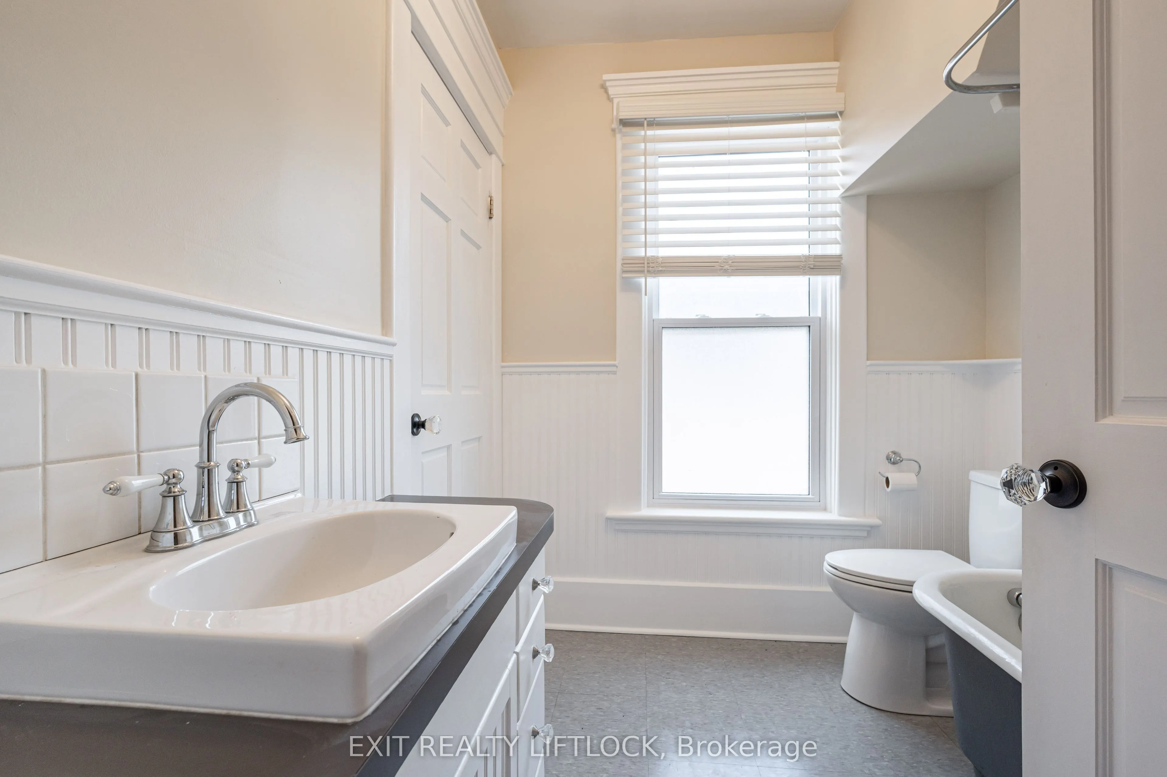 141 Hunter Street E