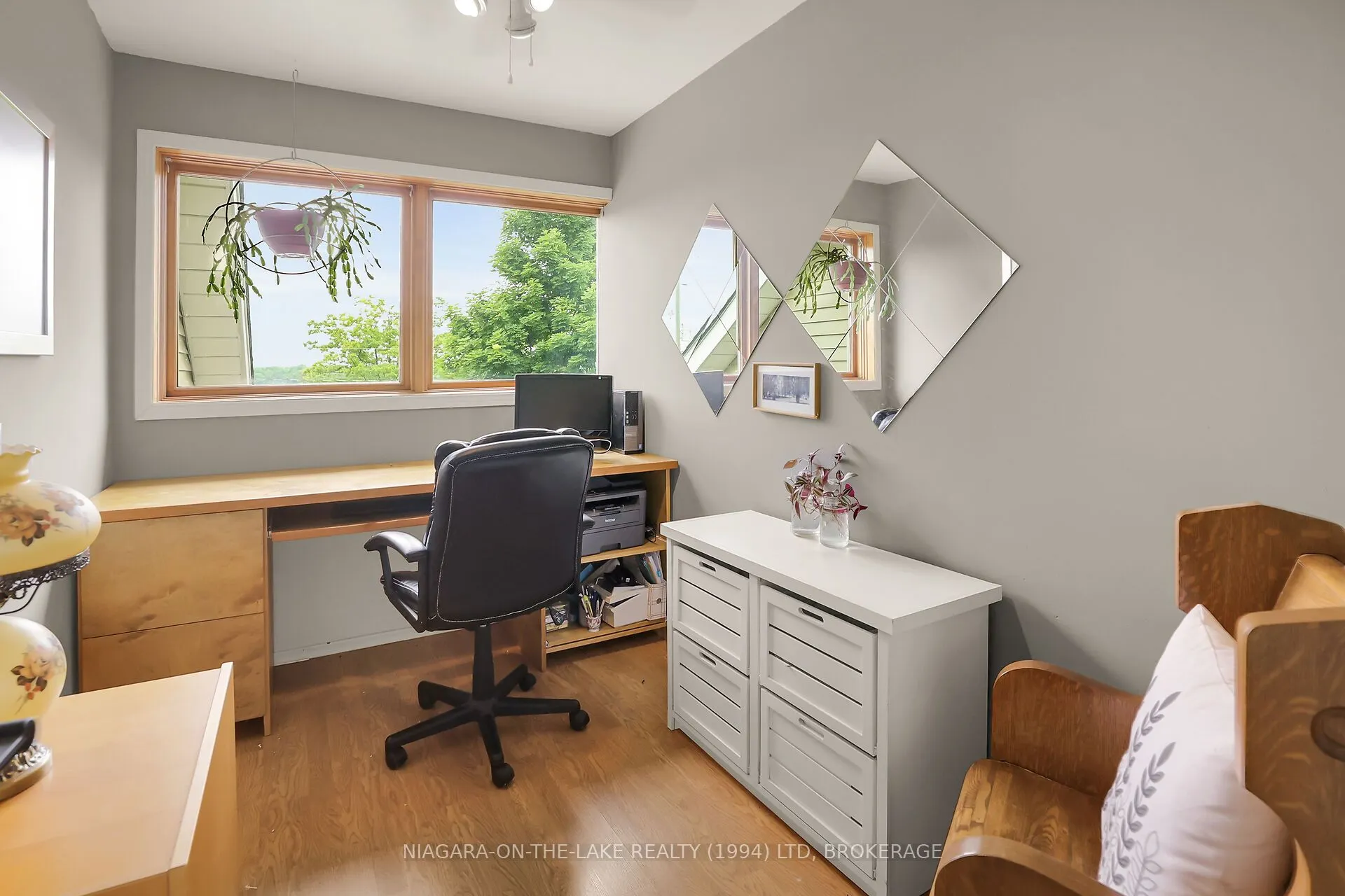445 QUEENSTON Road