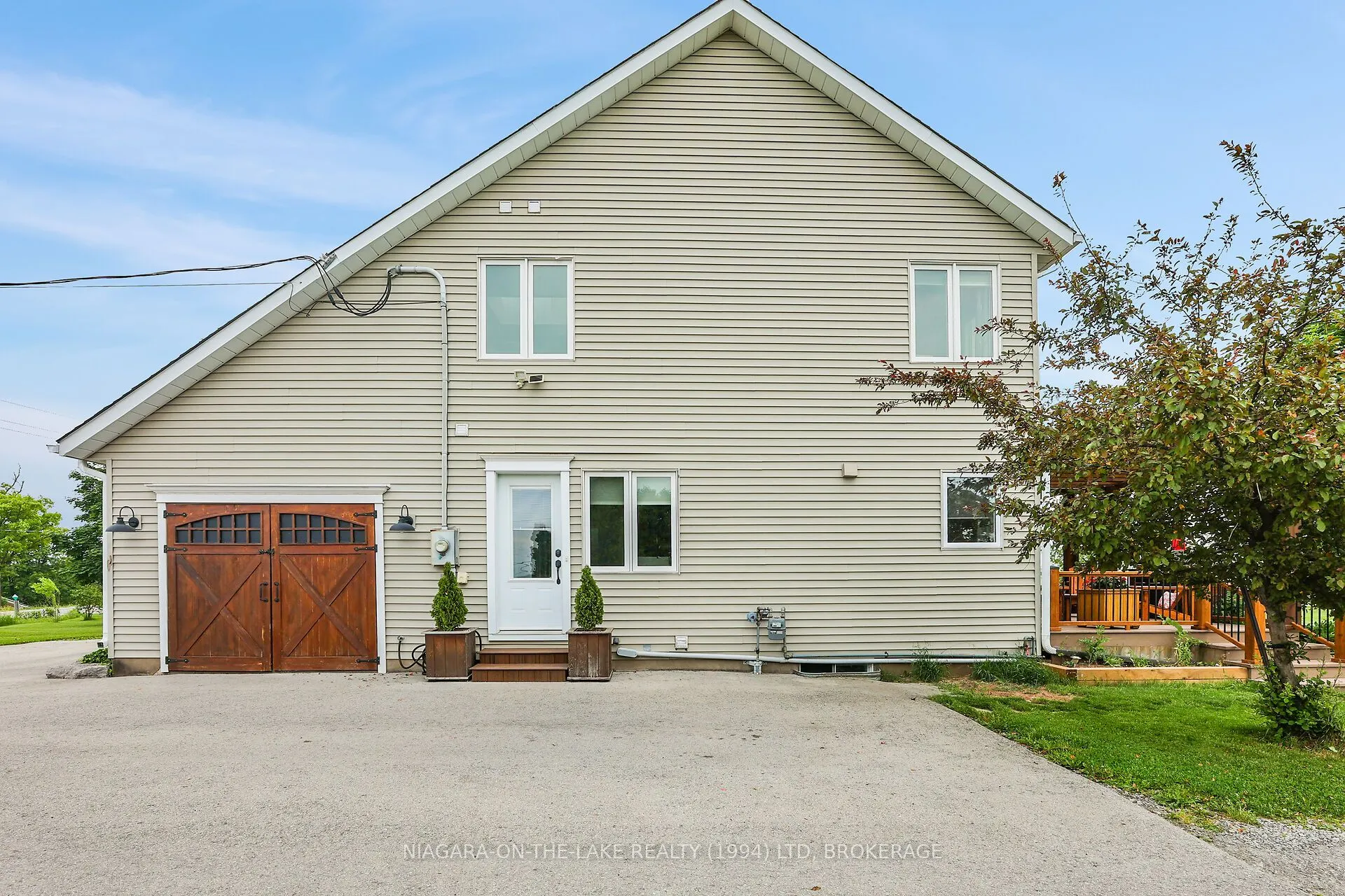 445 QUEENSTON Road
