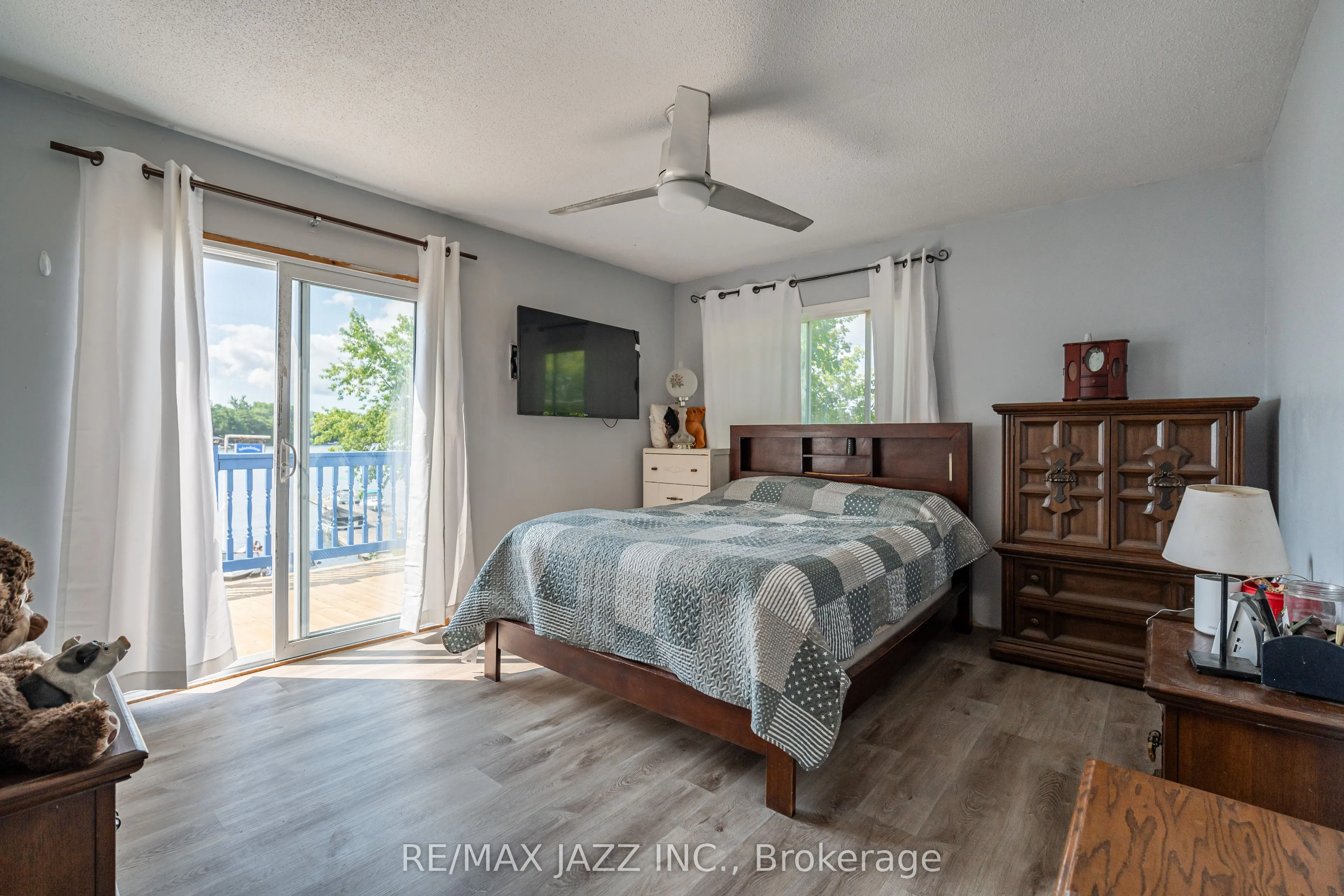 1087 Islandview Drive