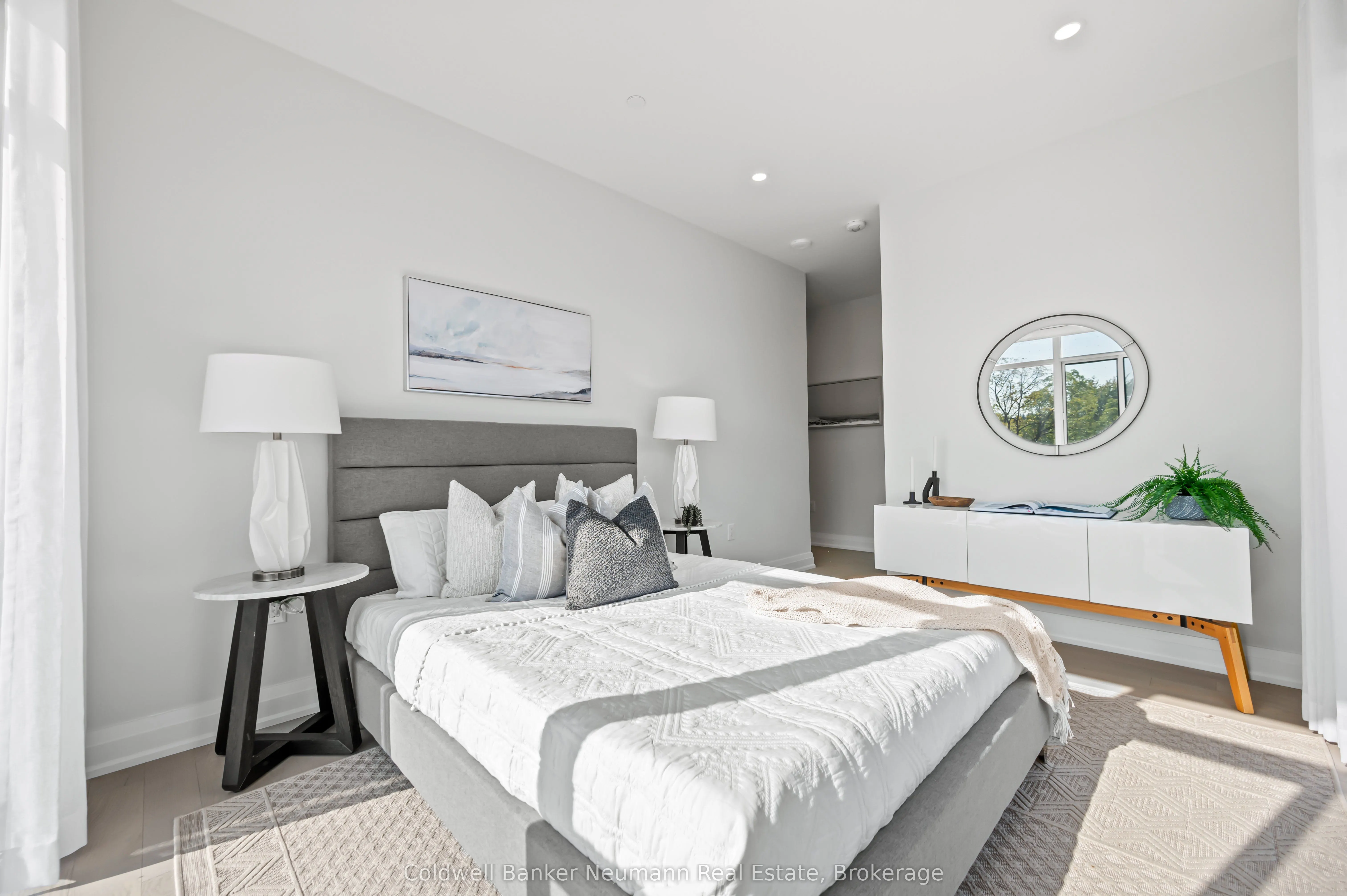 71 Wyndham Street S, #313