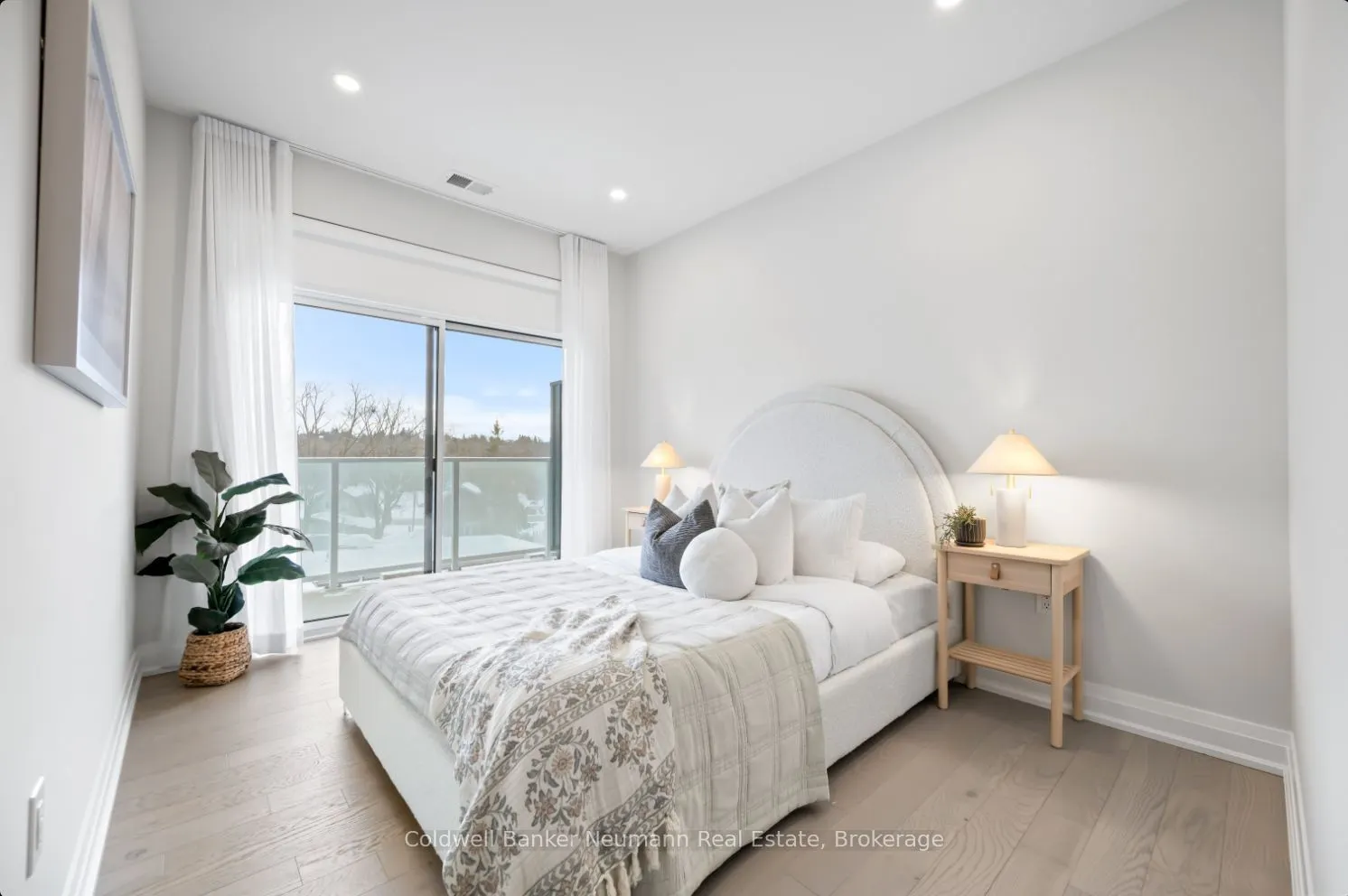 71 Wyndham Street S, #313