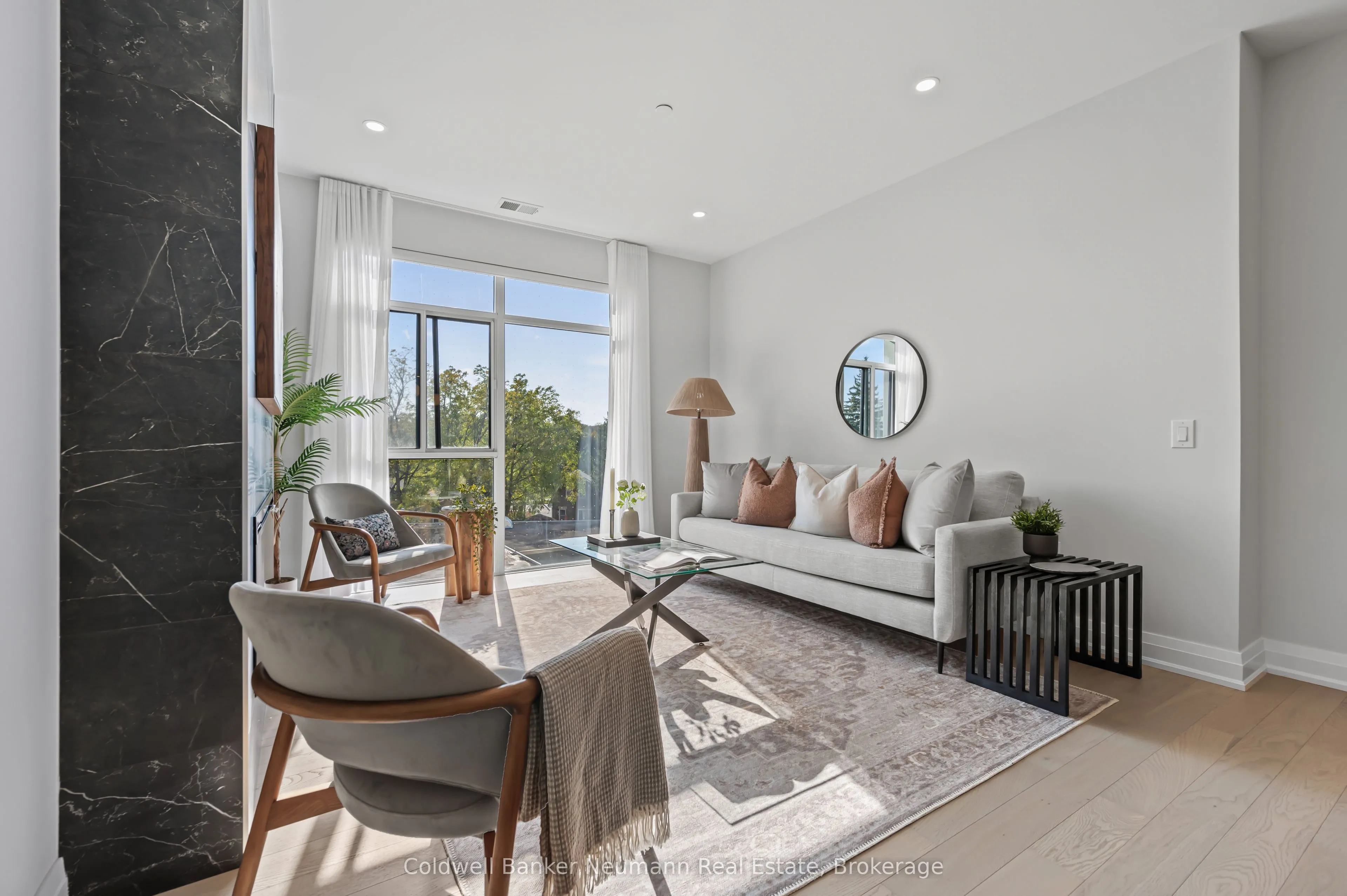 71 Wyndham Street S, #313