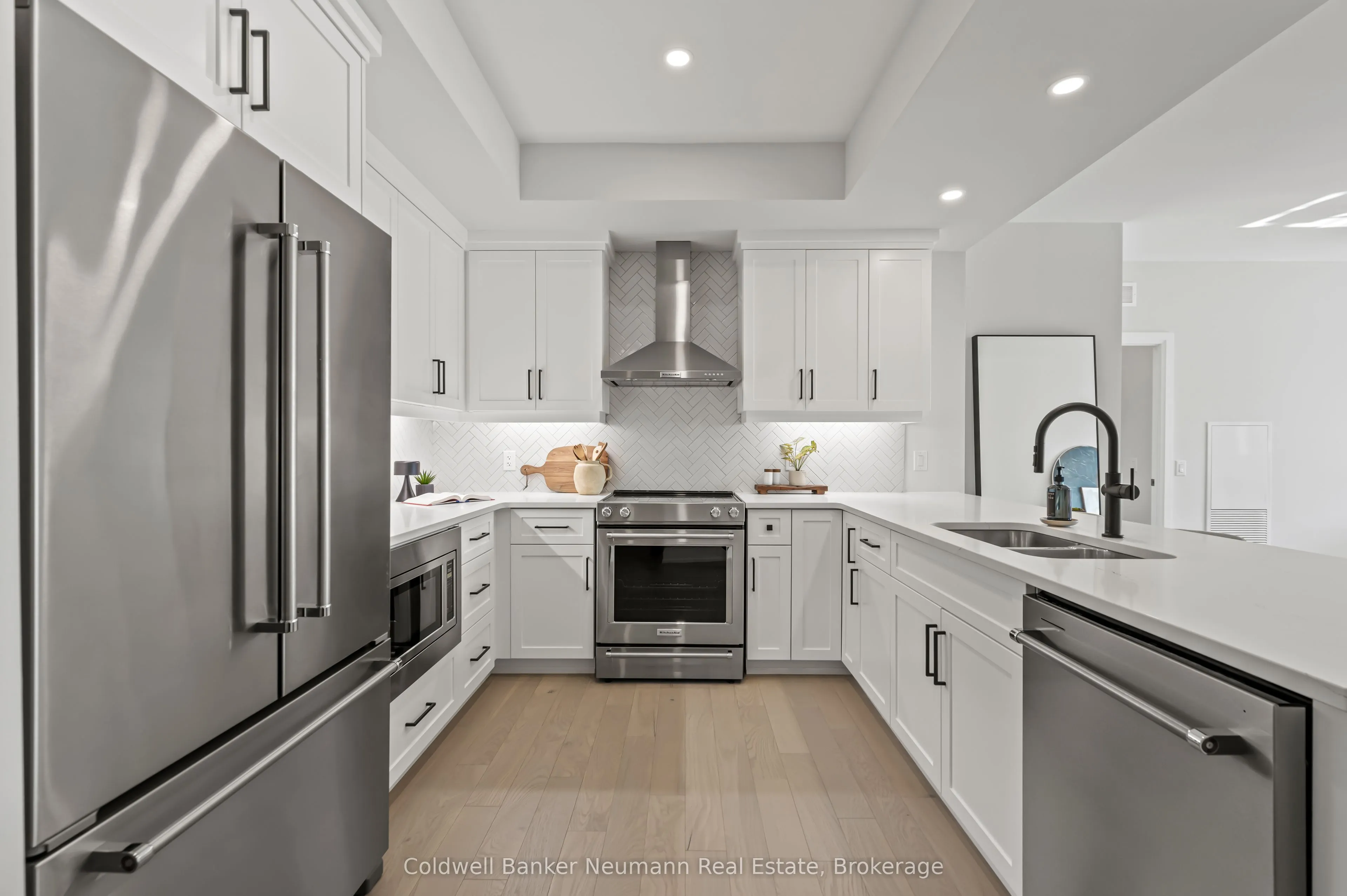 71 Wyndham Street S, #313