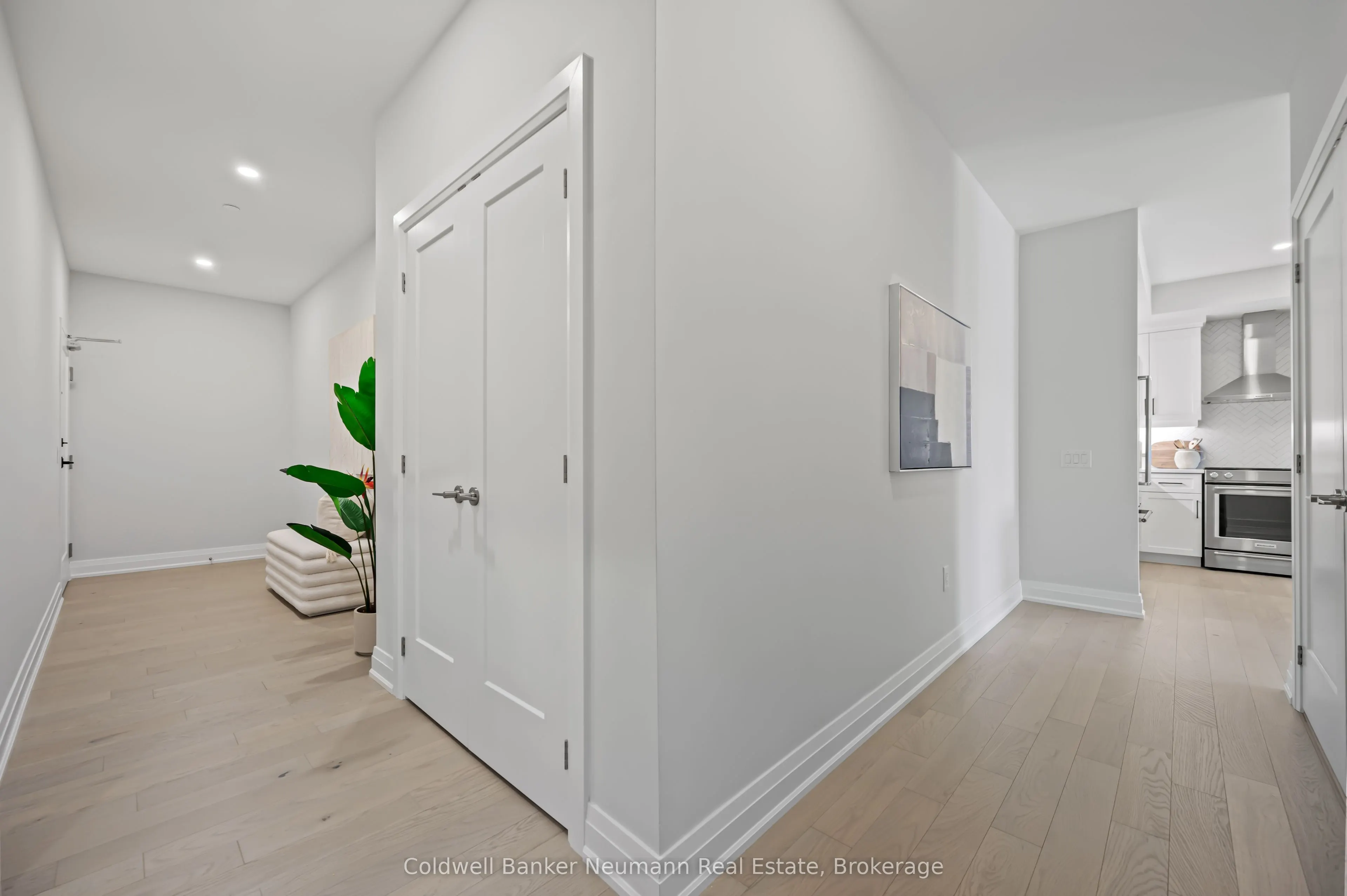 71 Wyndham Street S, #313