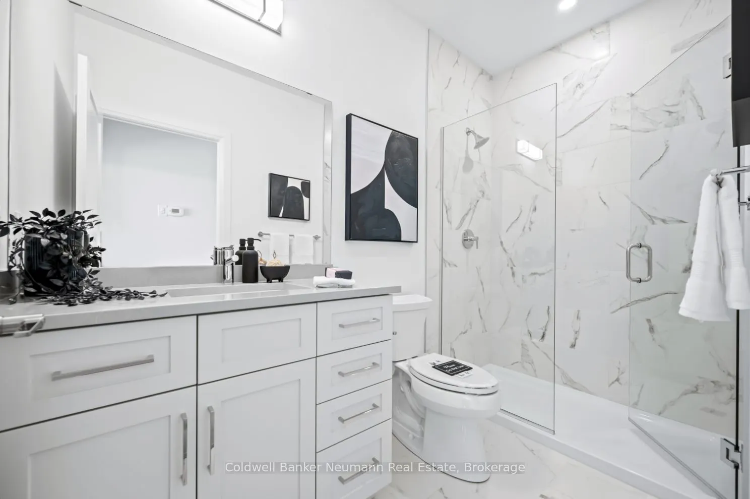 71 Wyndham Street S, #313
