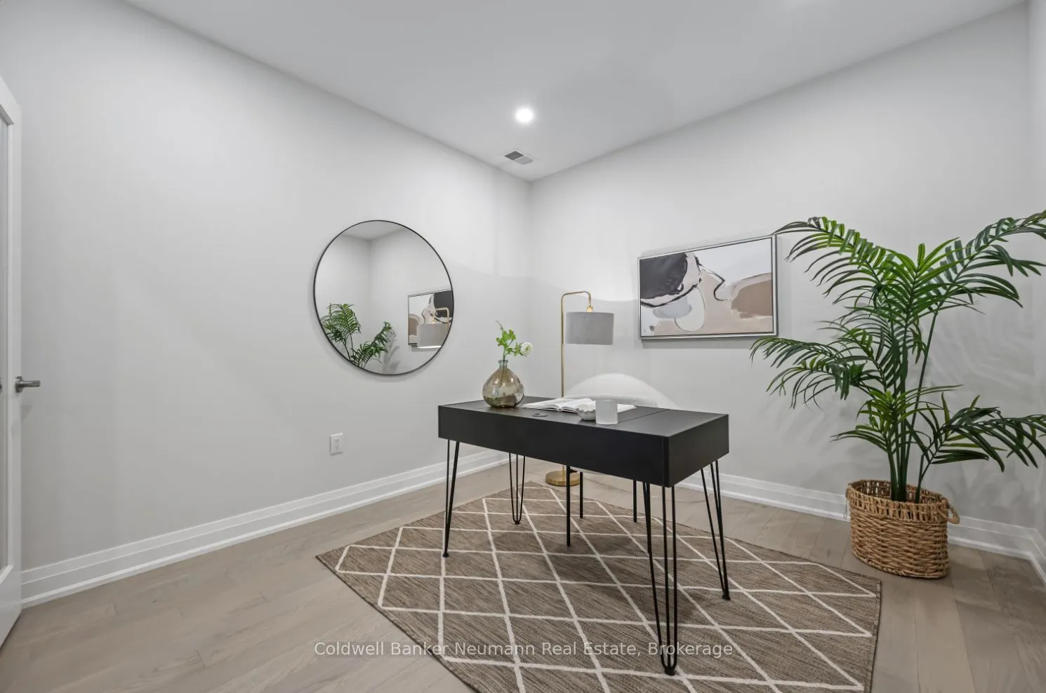71 Wyndham Street S, #313