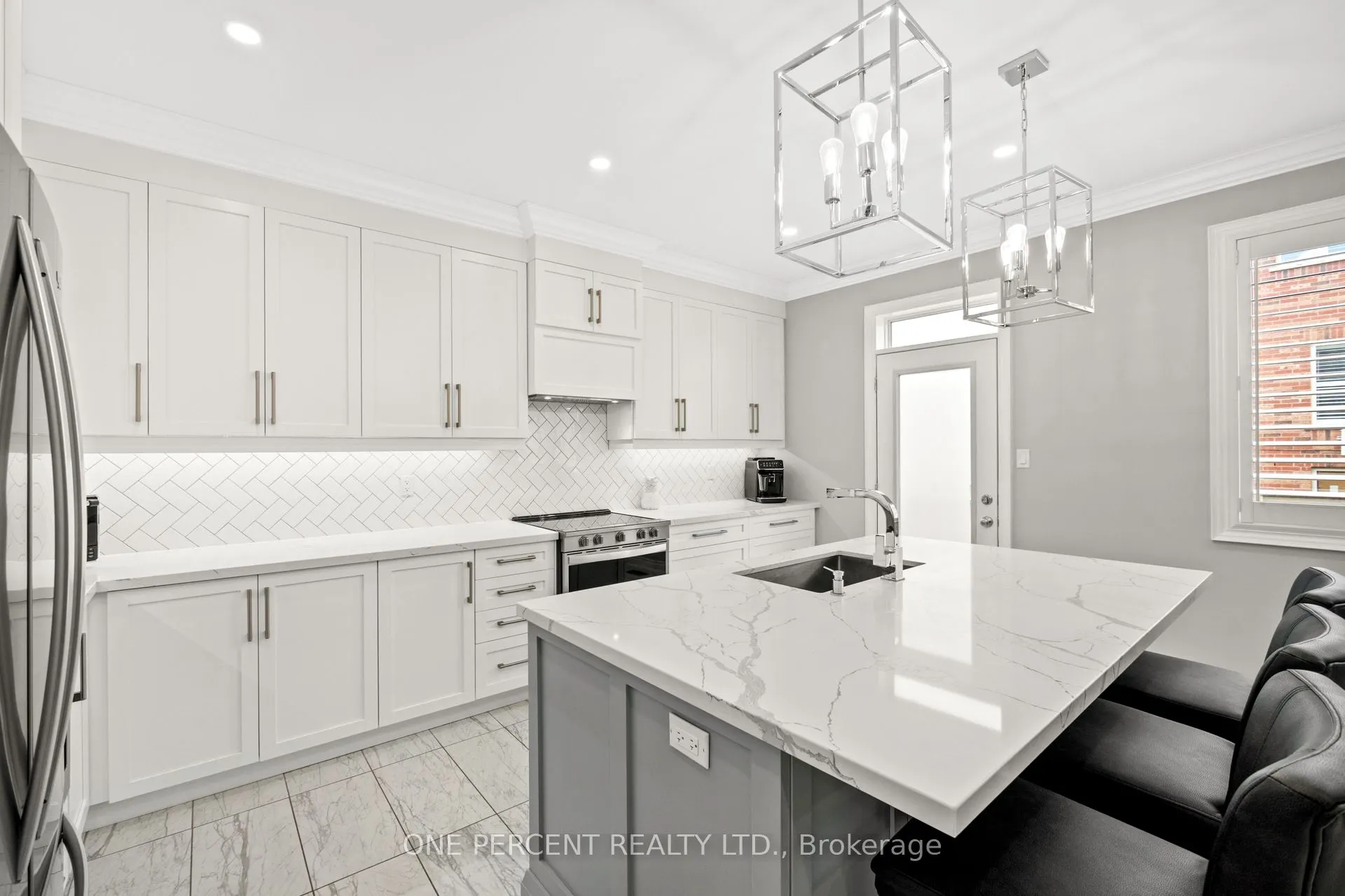 107 Avanti Crescent