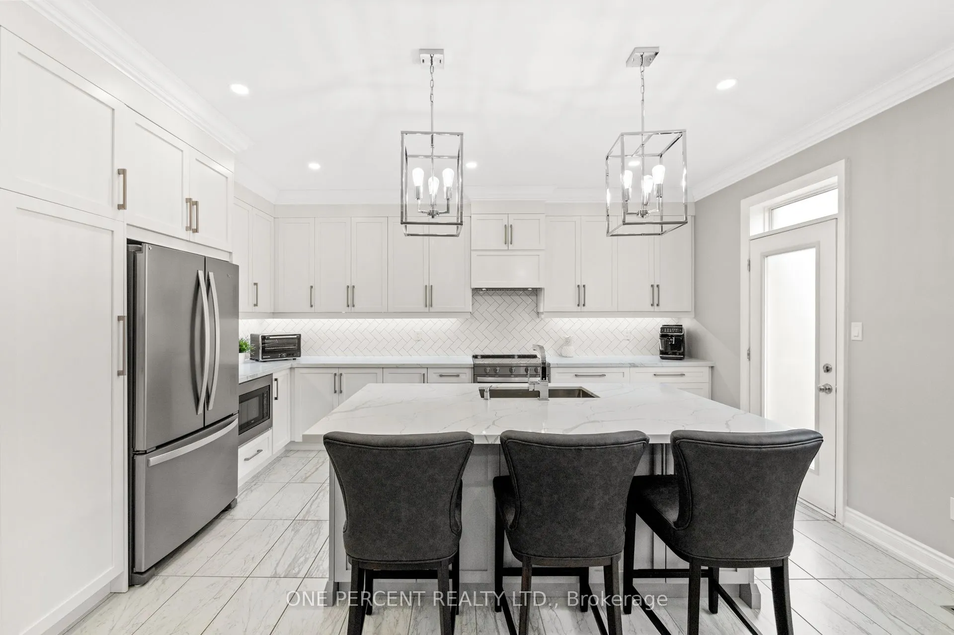 107 Avanti Crescent