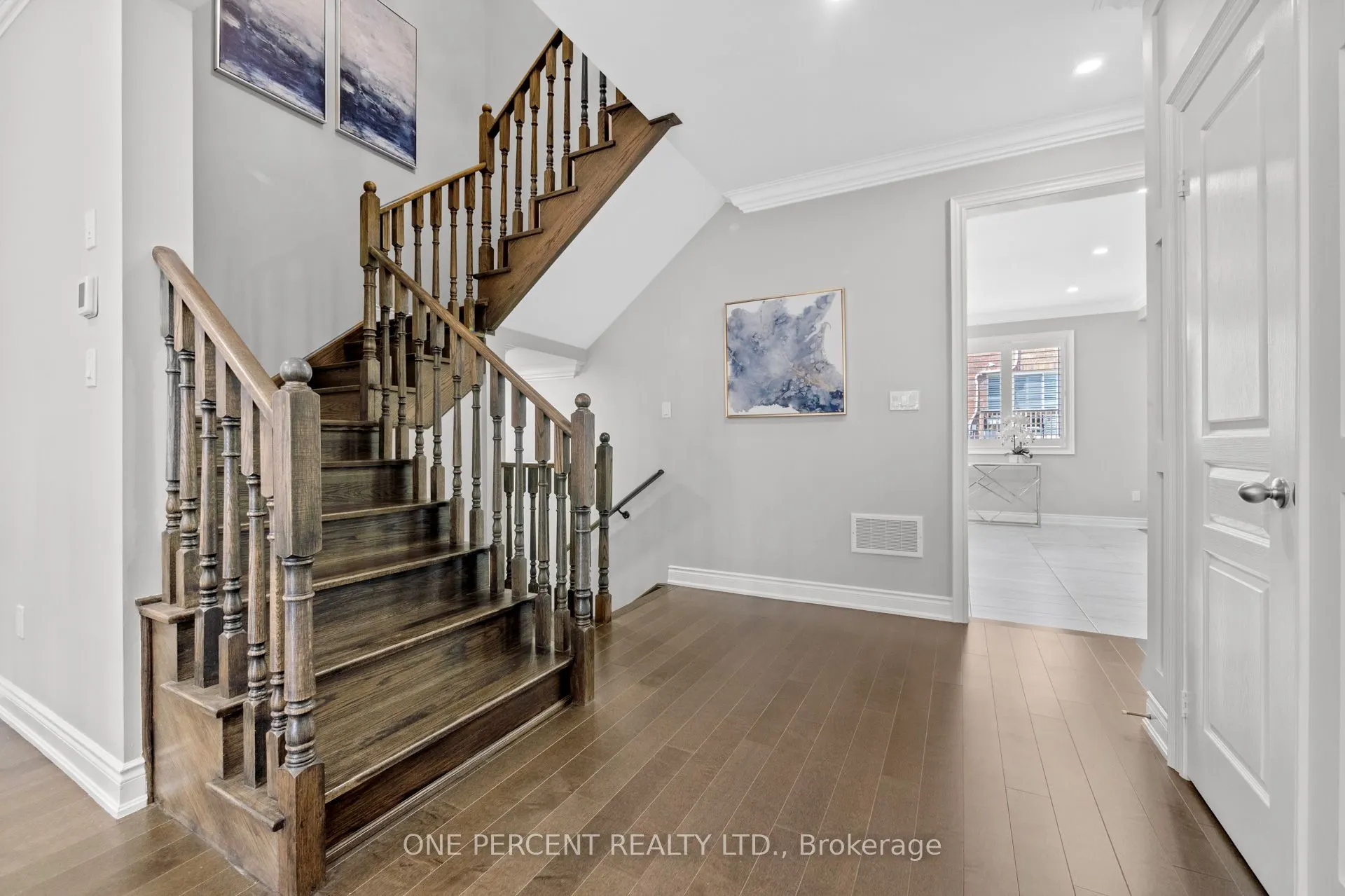 107 Avanti Crescent